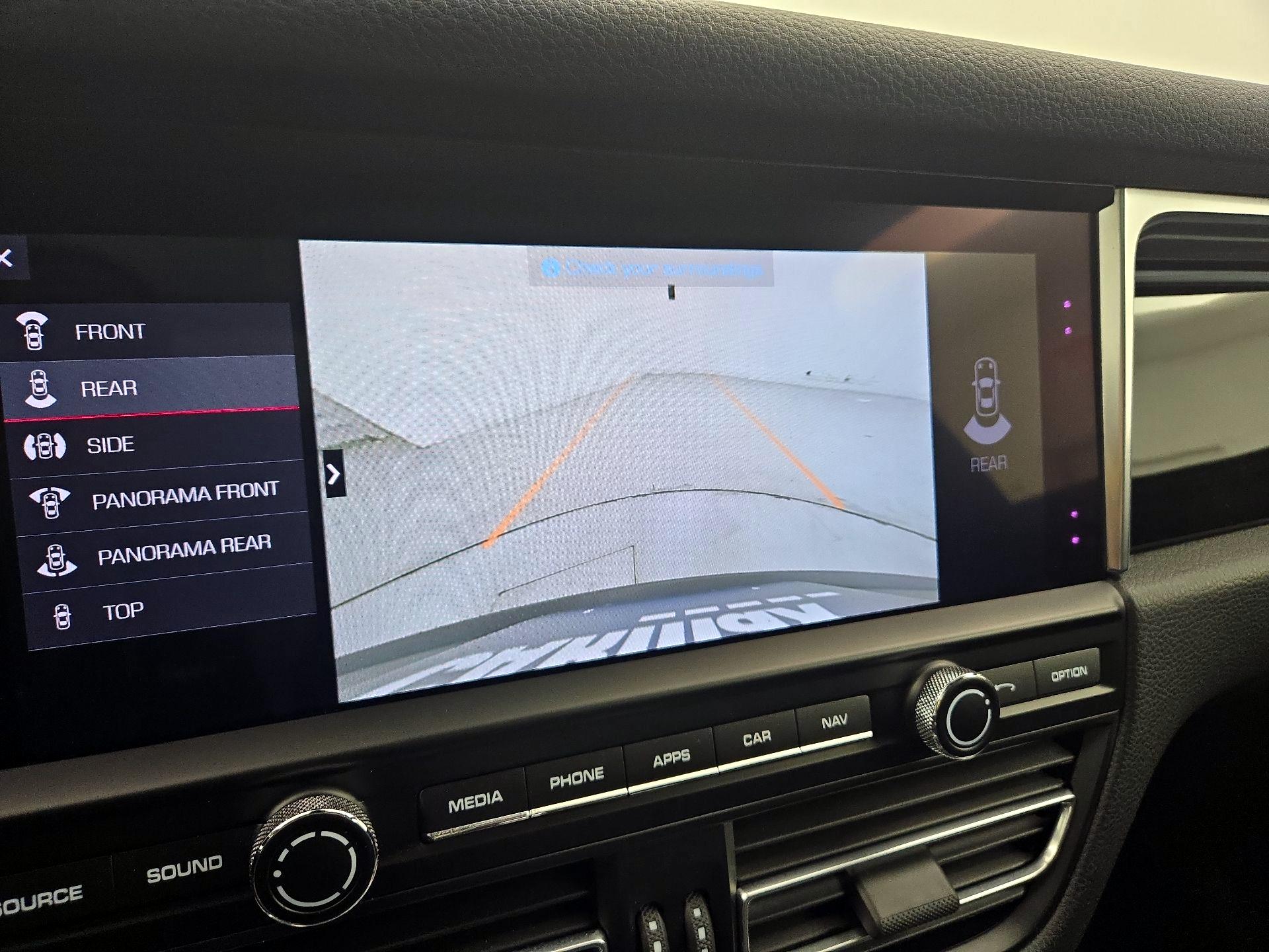 Thumbnail: 2021 Porsche Macan - 15