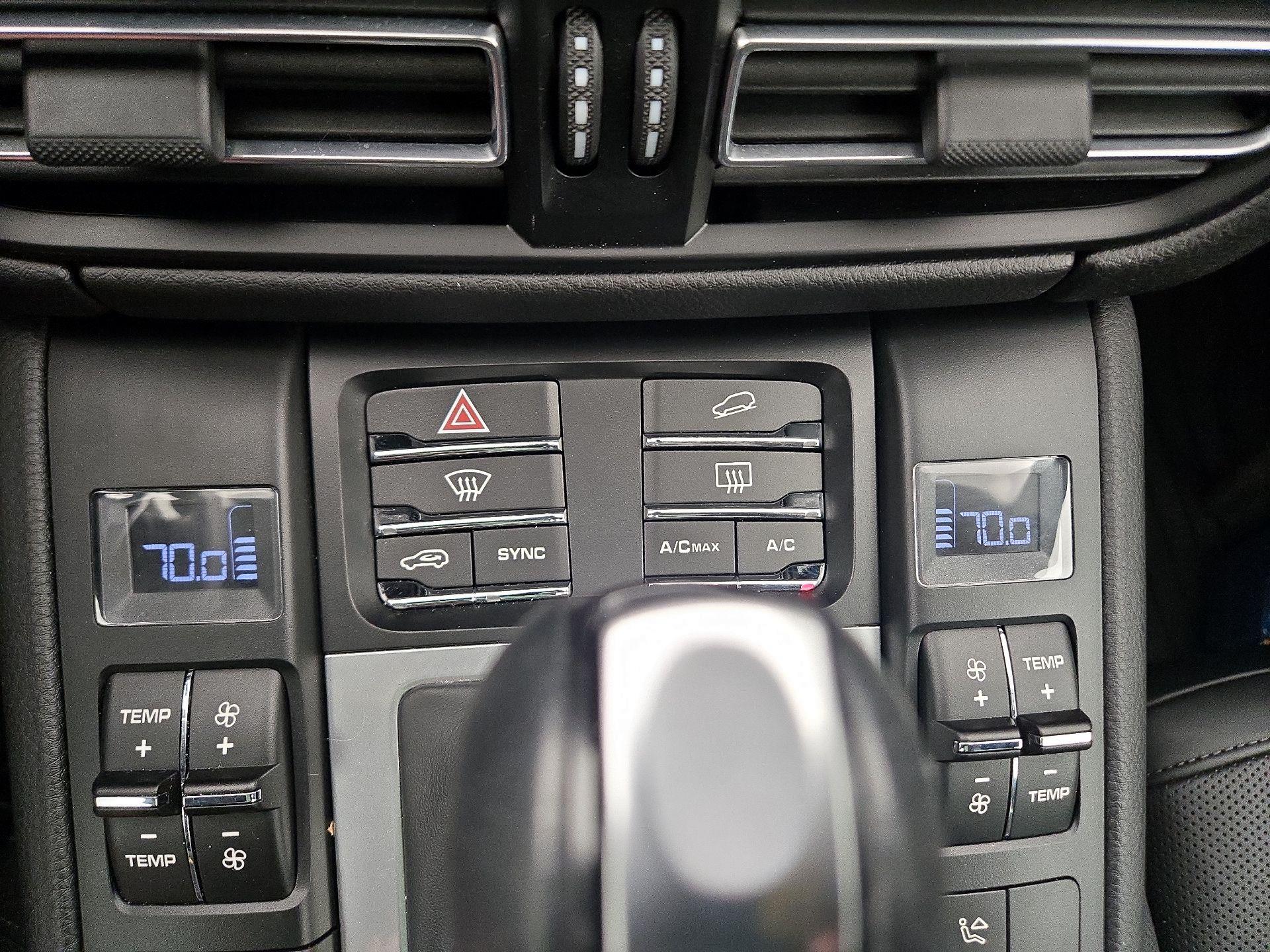 Thumbnail: 2021 Porsche Macan - 17