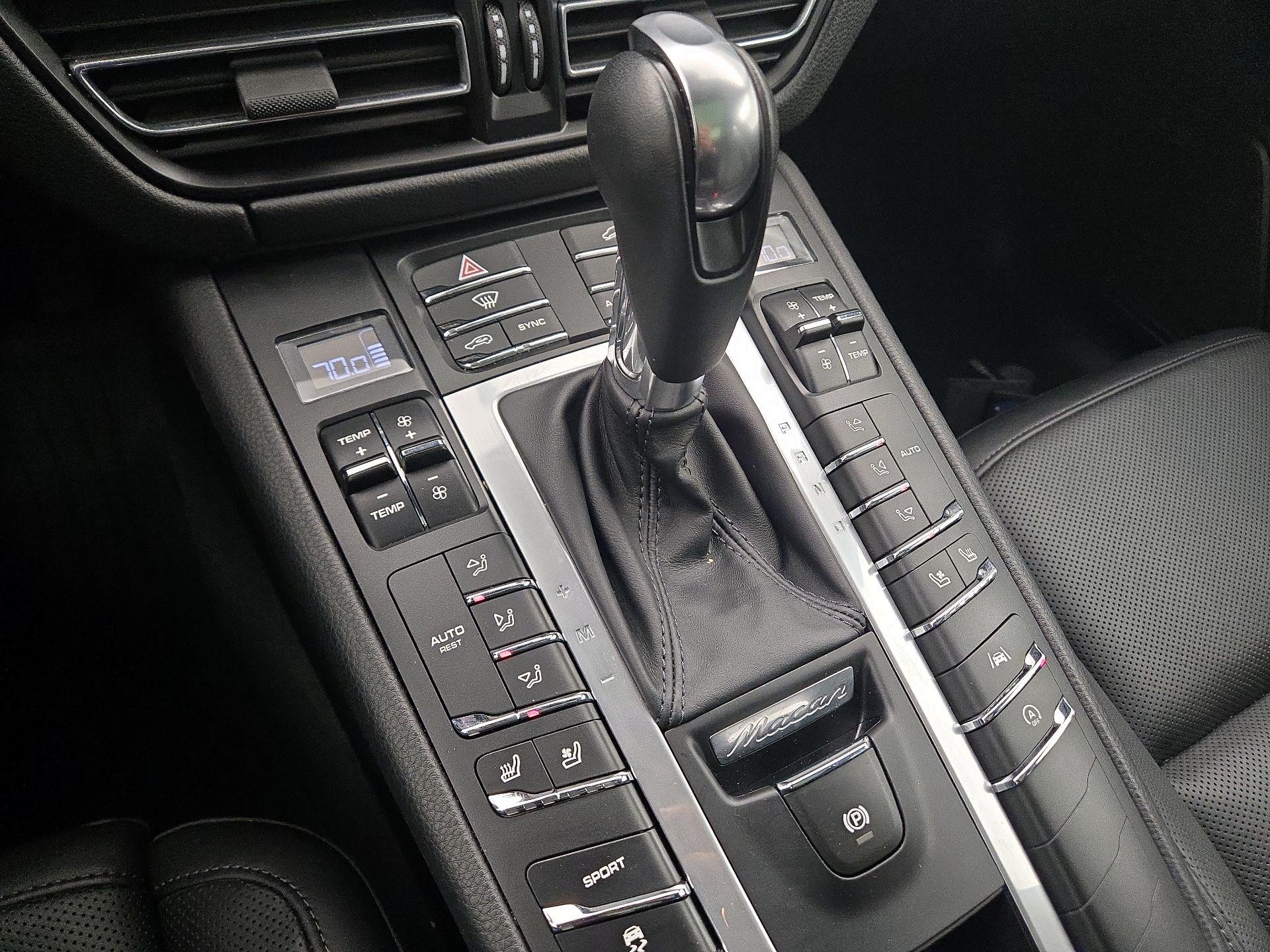 Thumbnail: 2021 Porsche Macan - 18