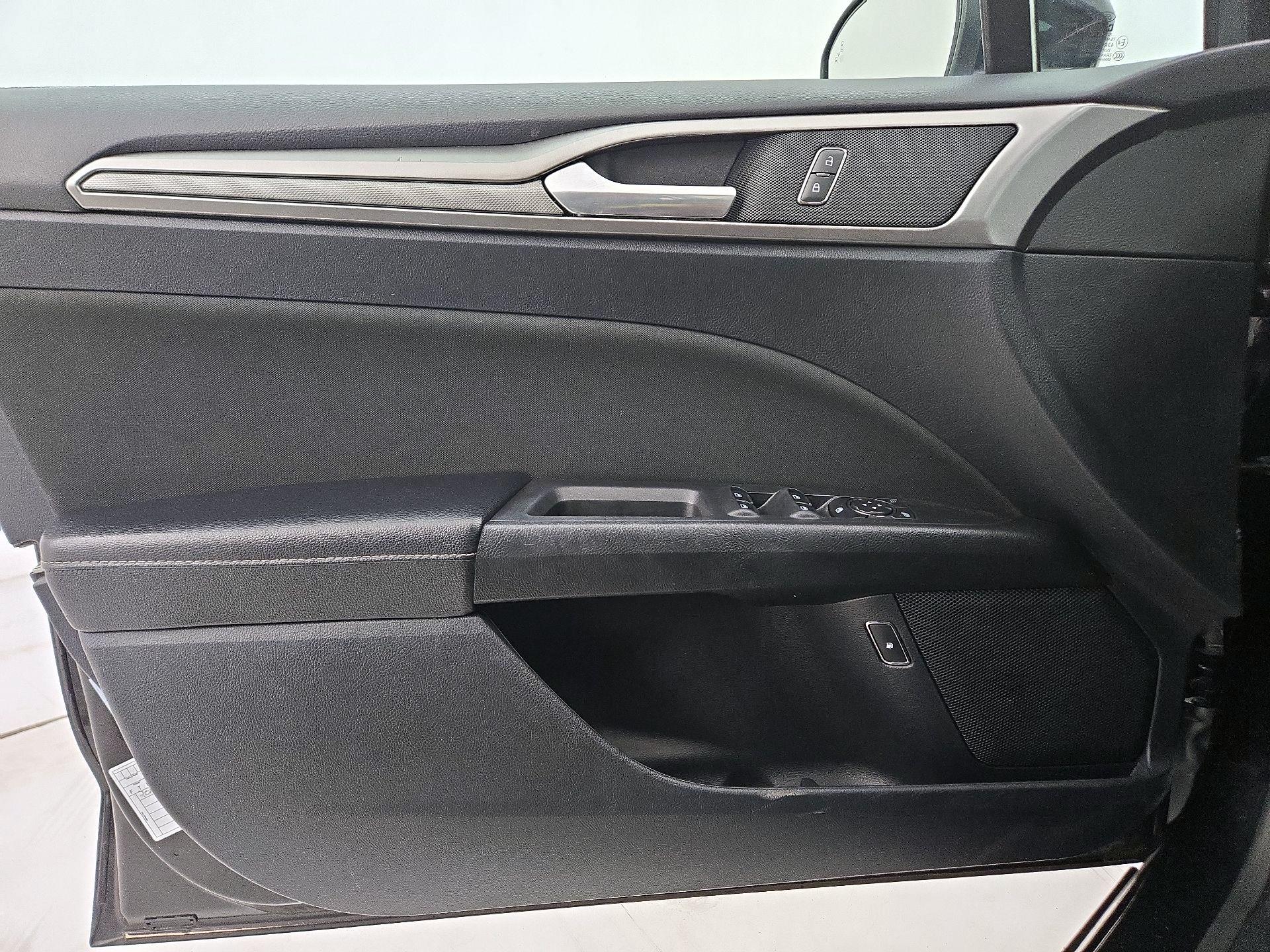 Thumbnail: 2019 Ford Fusion - 12