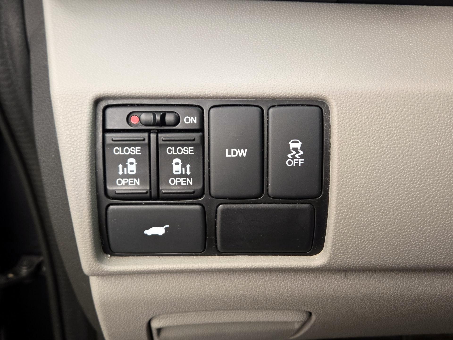 Thumbnail: 2016 Honda Odyssey - 13
