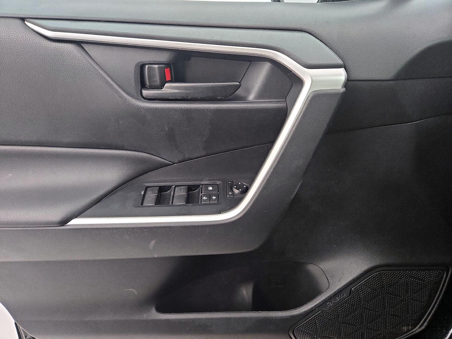 Thumbnail: 2021 Toyota RAV4 - 12