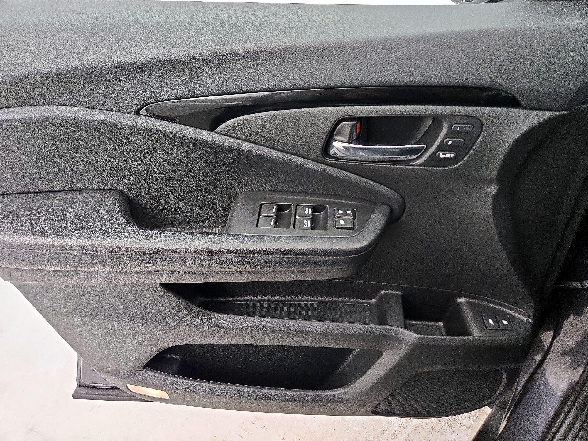 Thumbnail: 2020 Honda Pilot - 12