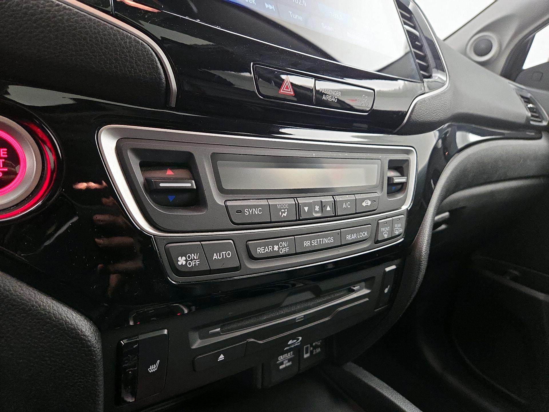 Thumbnail: 2020 Honda Pilot - 17