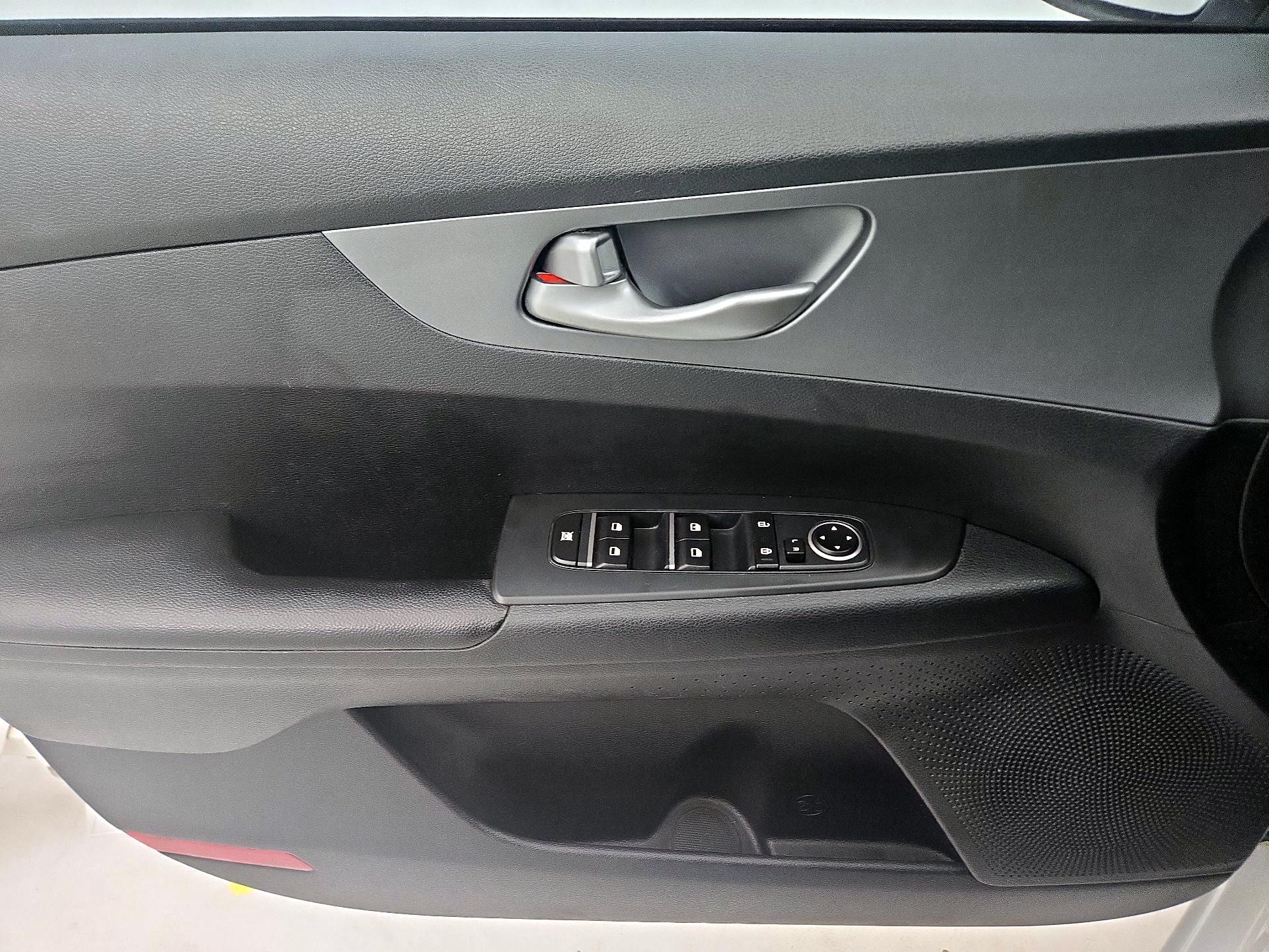 Thumbnail: 2019 Kia Forte - 12
