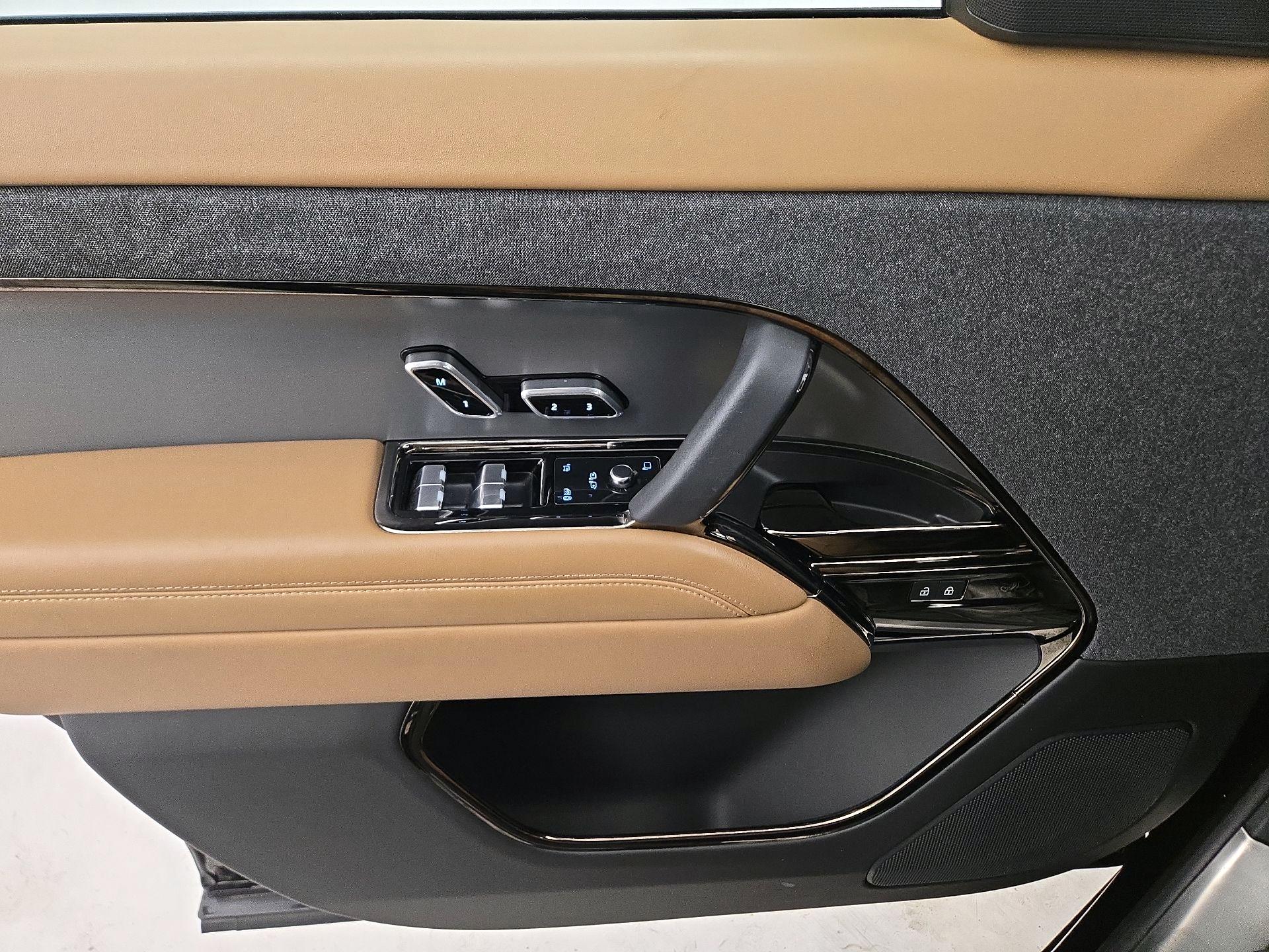 Thumbnail: 2023 Land Rover Range Rover Sport - 12