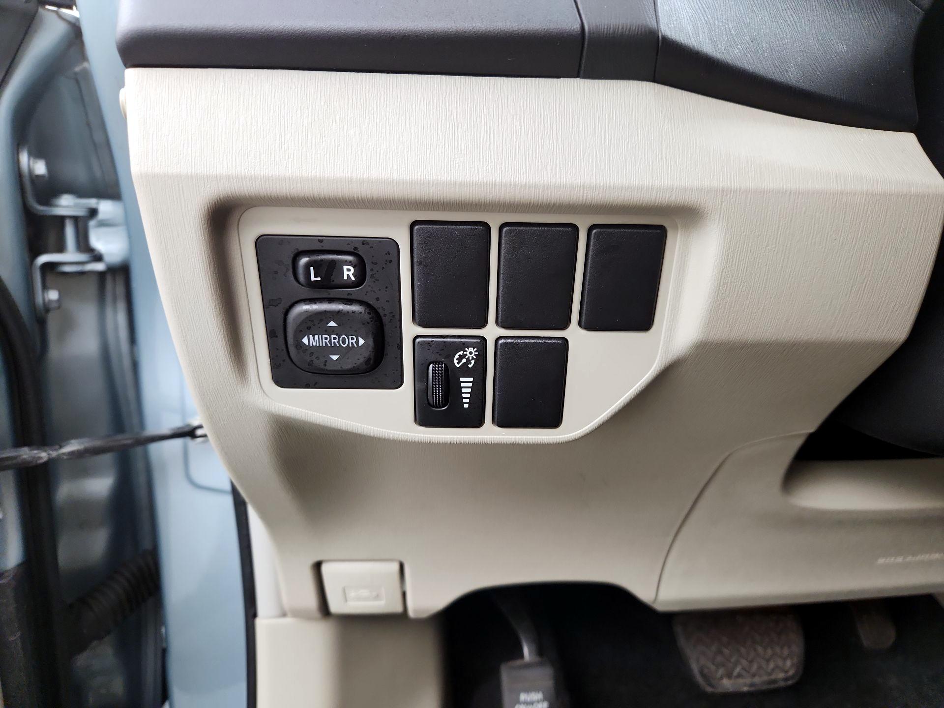 Thumbnail: 2015 Toyota Prius - 13