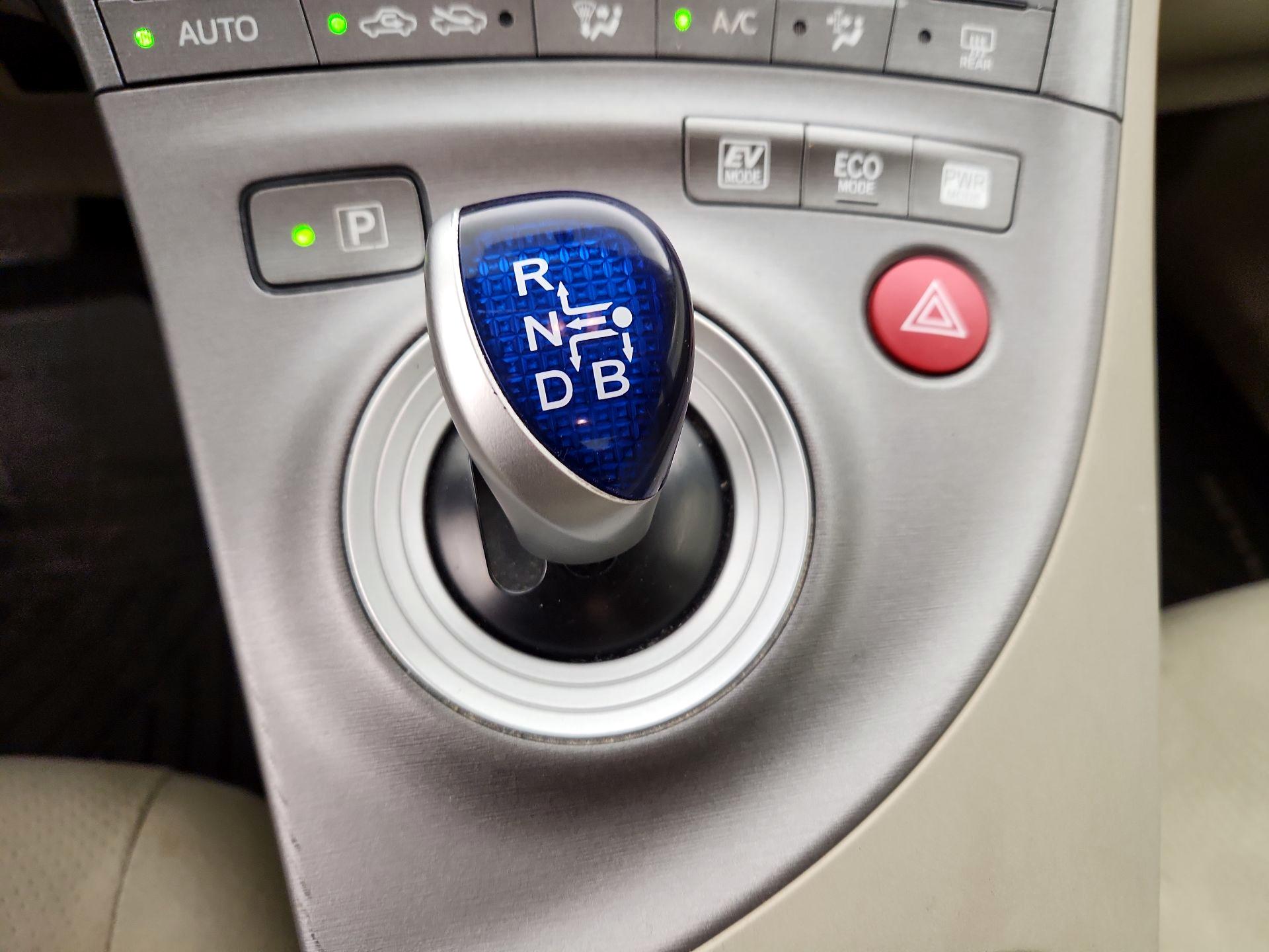 Thumbnail: 2015 Toyota Prius - 17