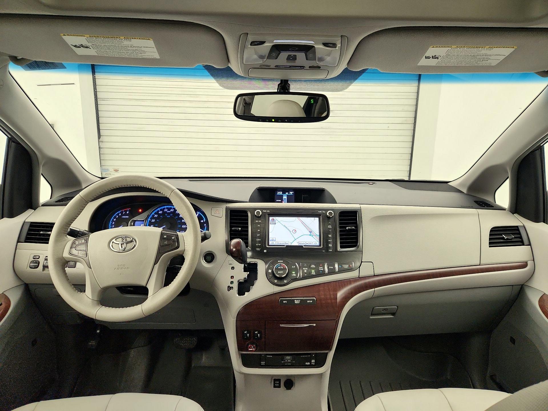 Thumbnail: 2014 Toyota Sienna - 9