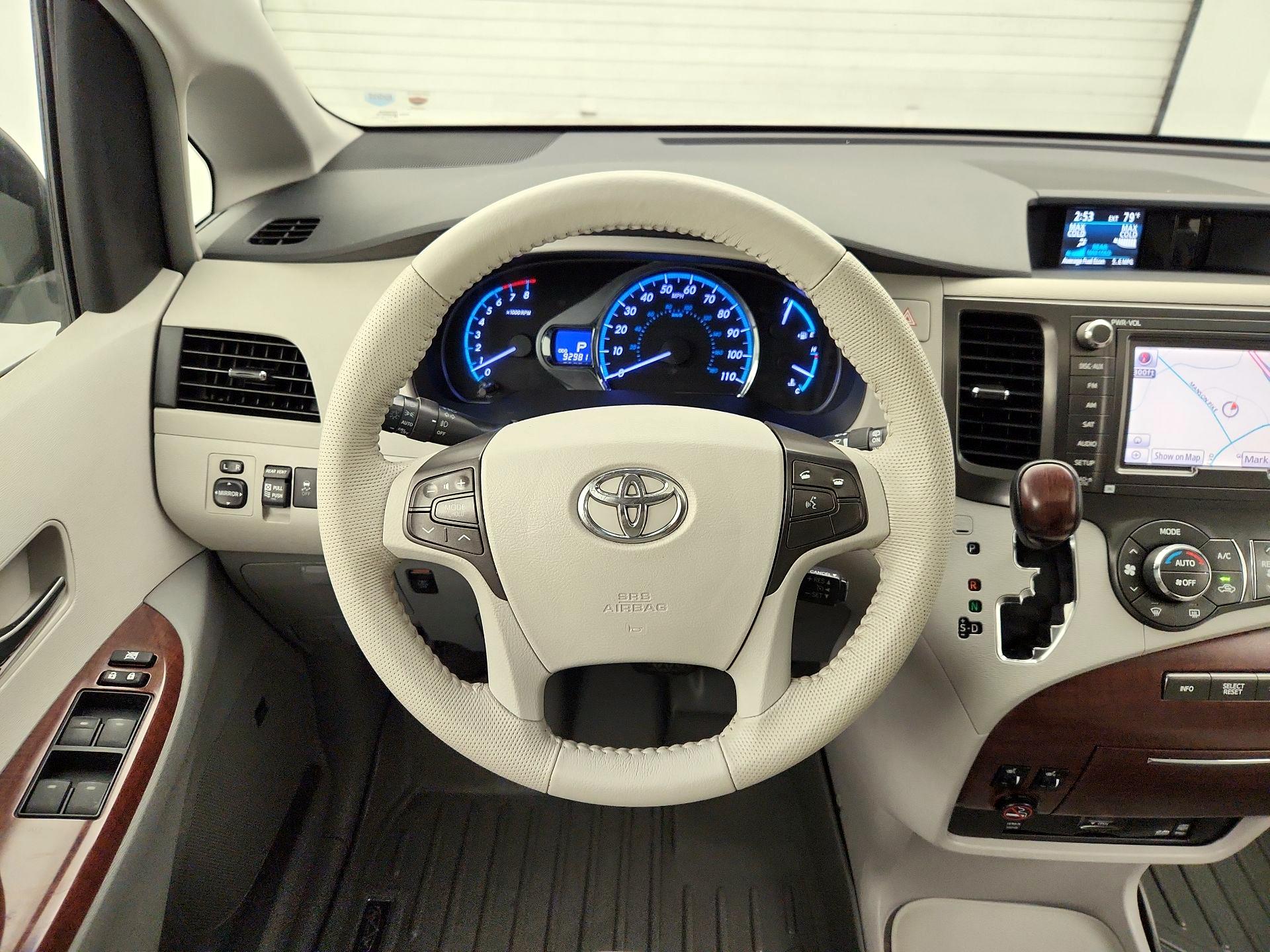 Thumbnail: 2014 Toyota Sienna - 10