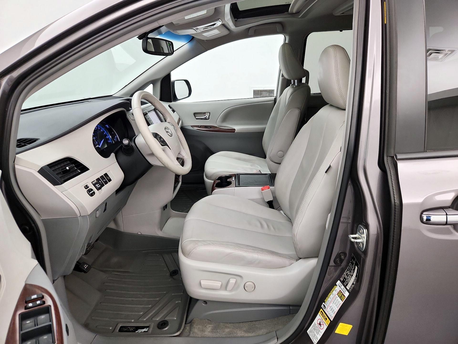 Thumbnail: 2014 Toyota Sienna - 11