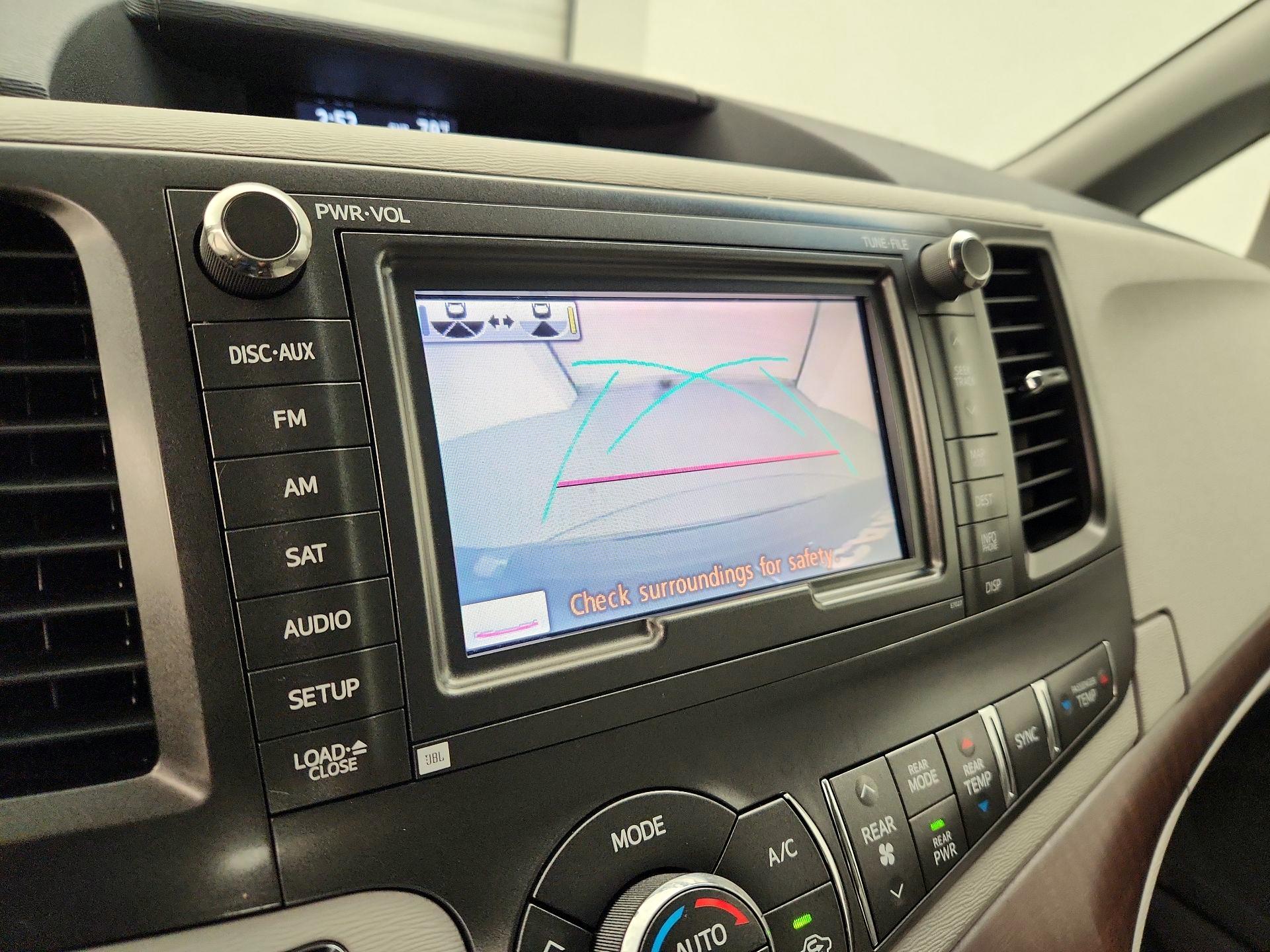 Thumbnail: 2014 Toyota Sienna - 15