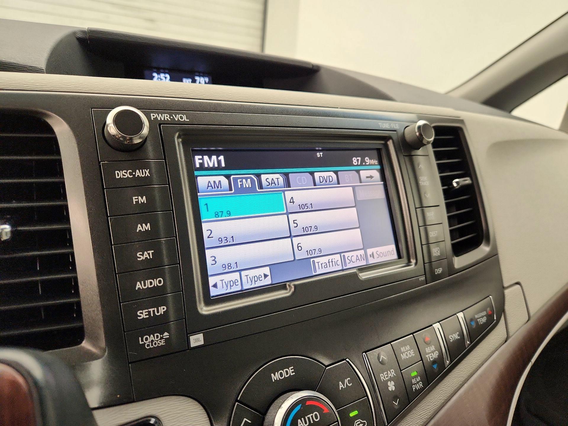 Thumbnail: 2014 Toyota Sienna - 16