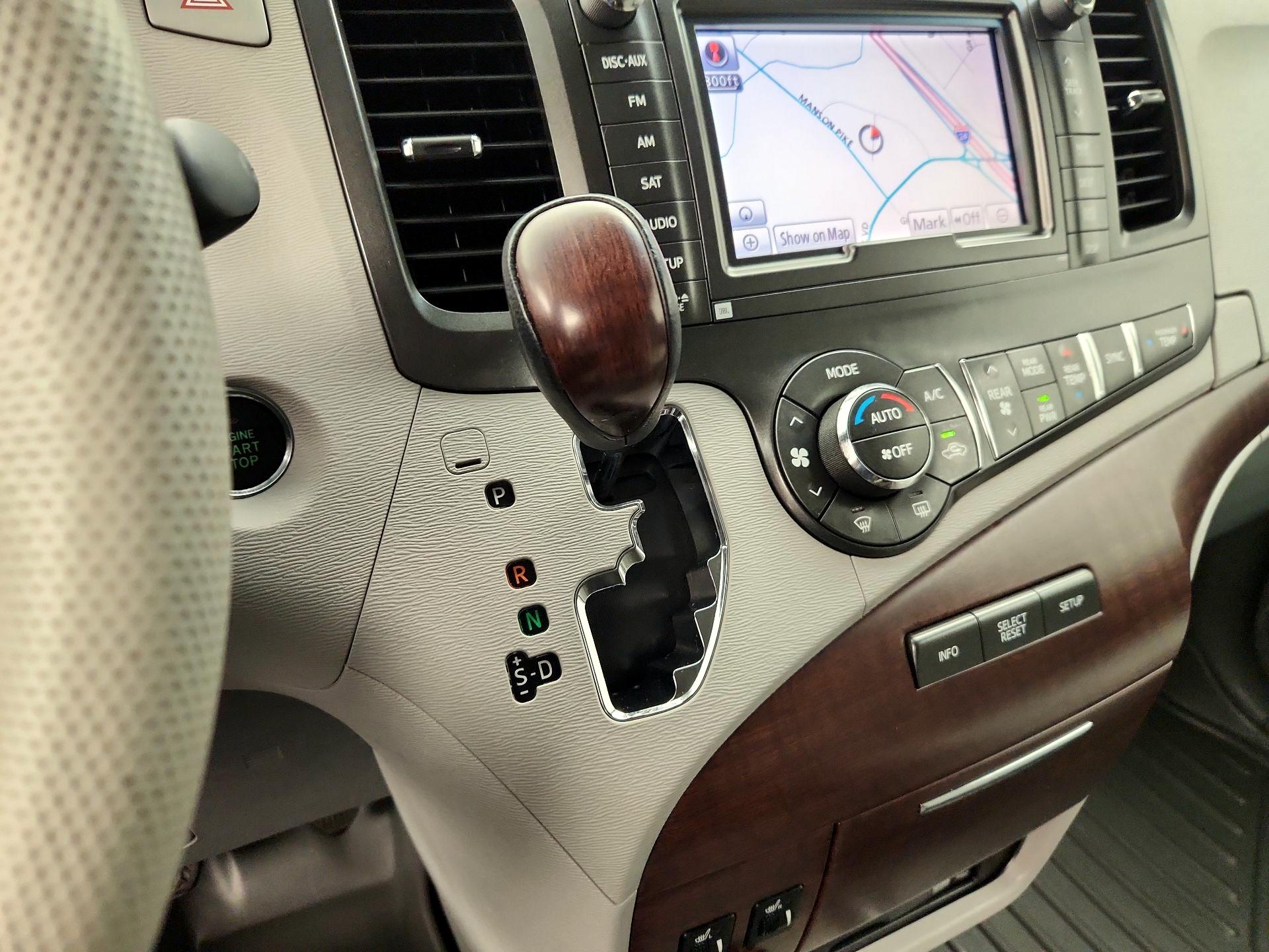 Thumbnail: 2014 Toyota Sienna - 18