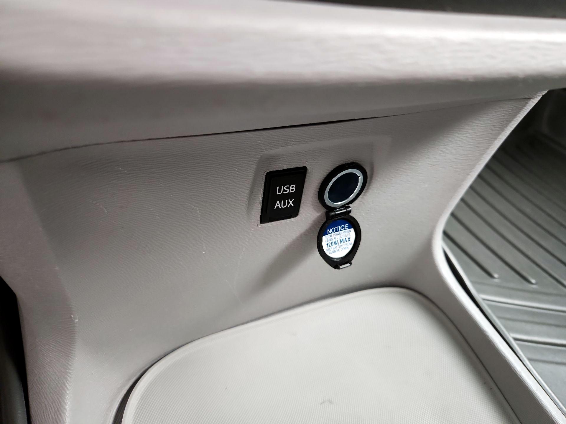 Thumbnail: 2014 Toyota Sienna - 19