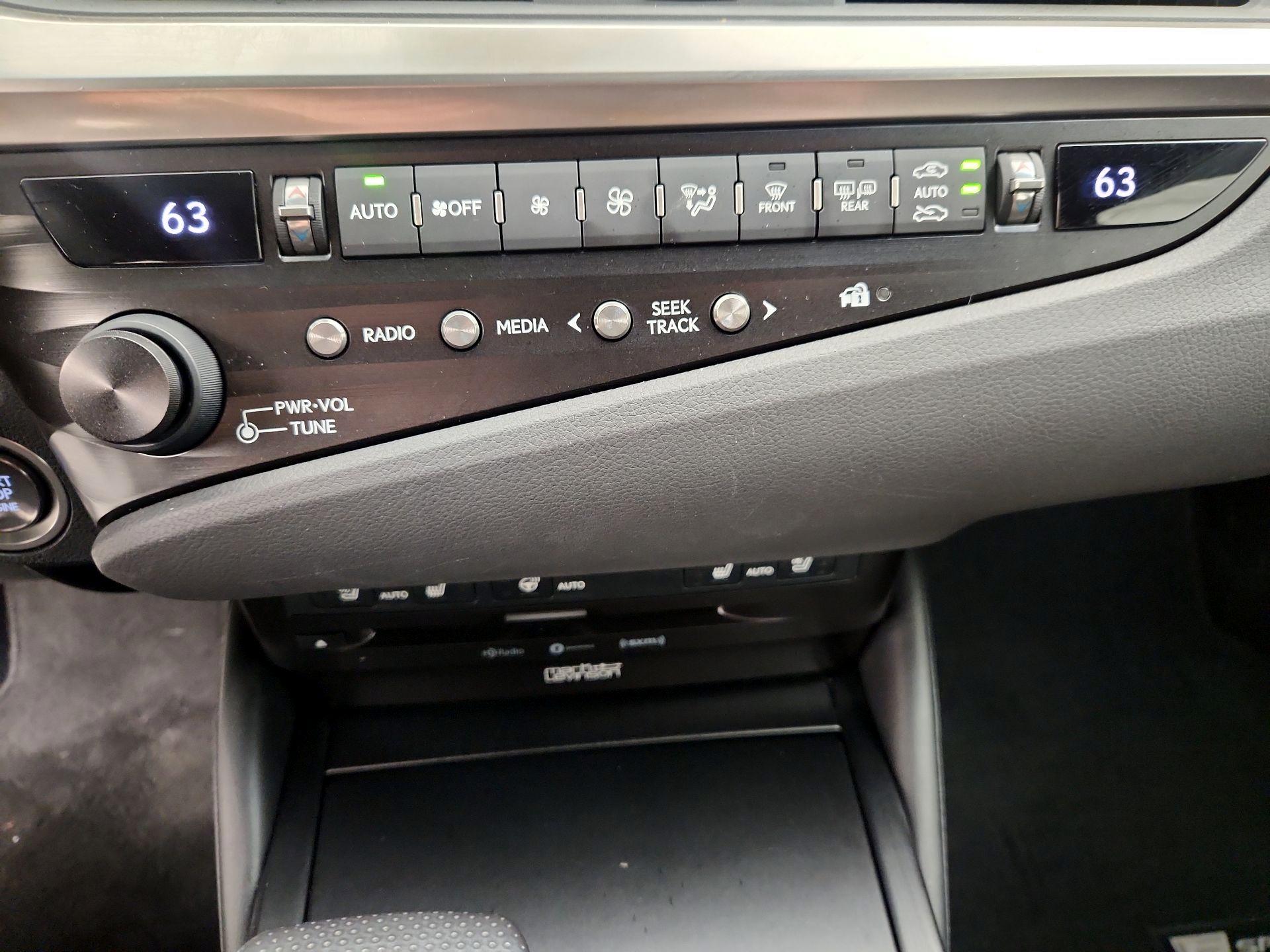 Thumbnail: 2019 Lexus ES - 17