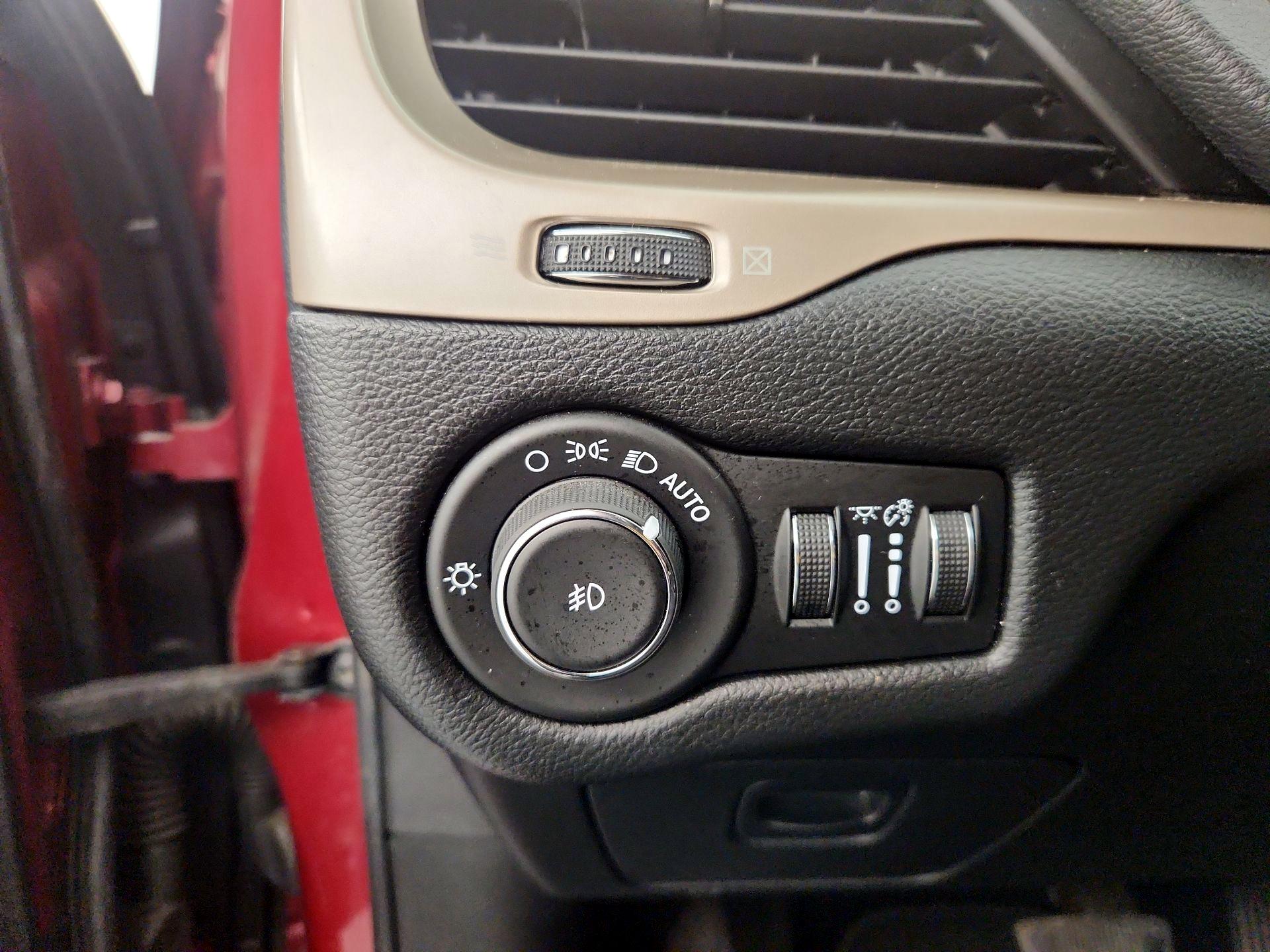 Thumbnail: 2014 Jeep Cherokee - 13