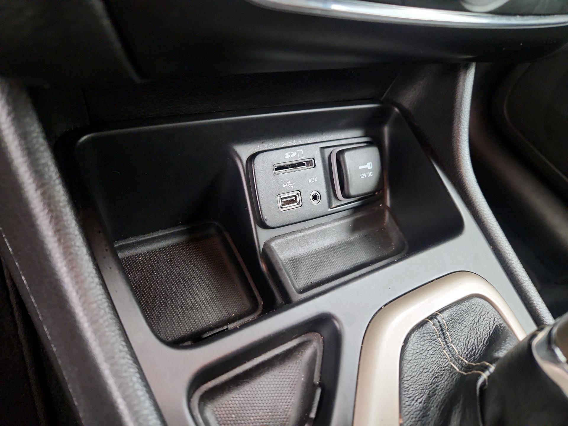 Thumbnail: 2014 Jeep Cherokee - 19