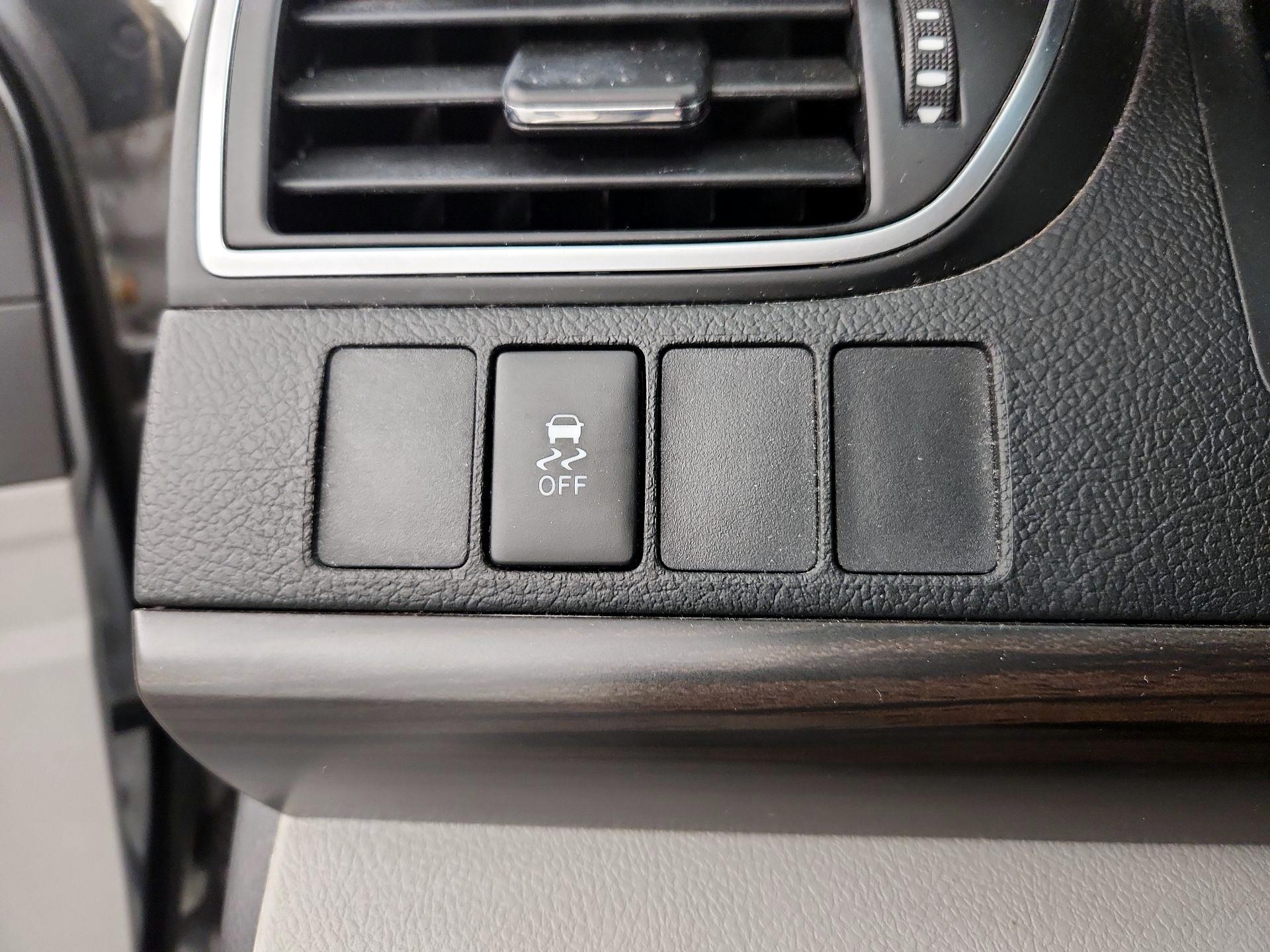 Thumbnail: 2015 Toyota Camry - 13