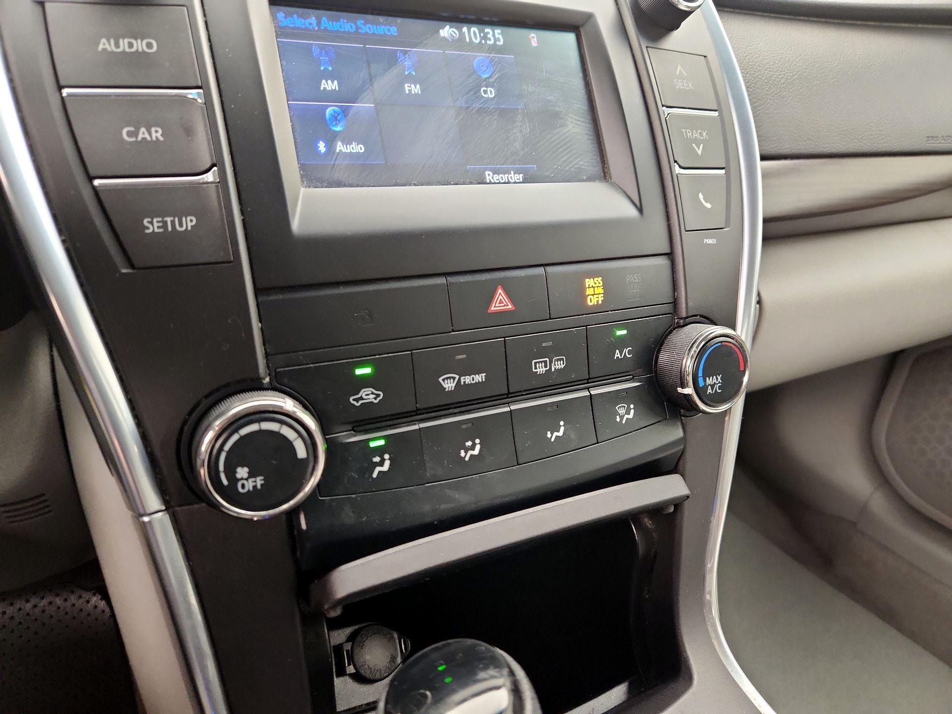 Thumbnail: 2015 Toyota Camry - 16