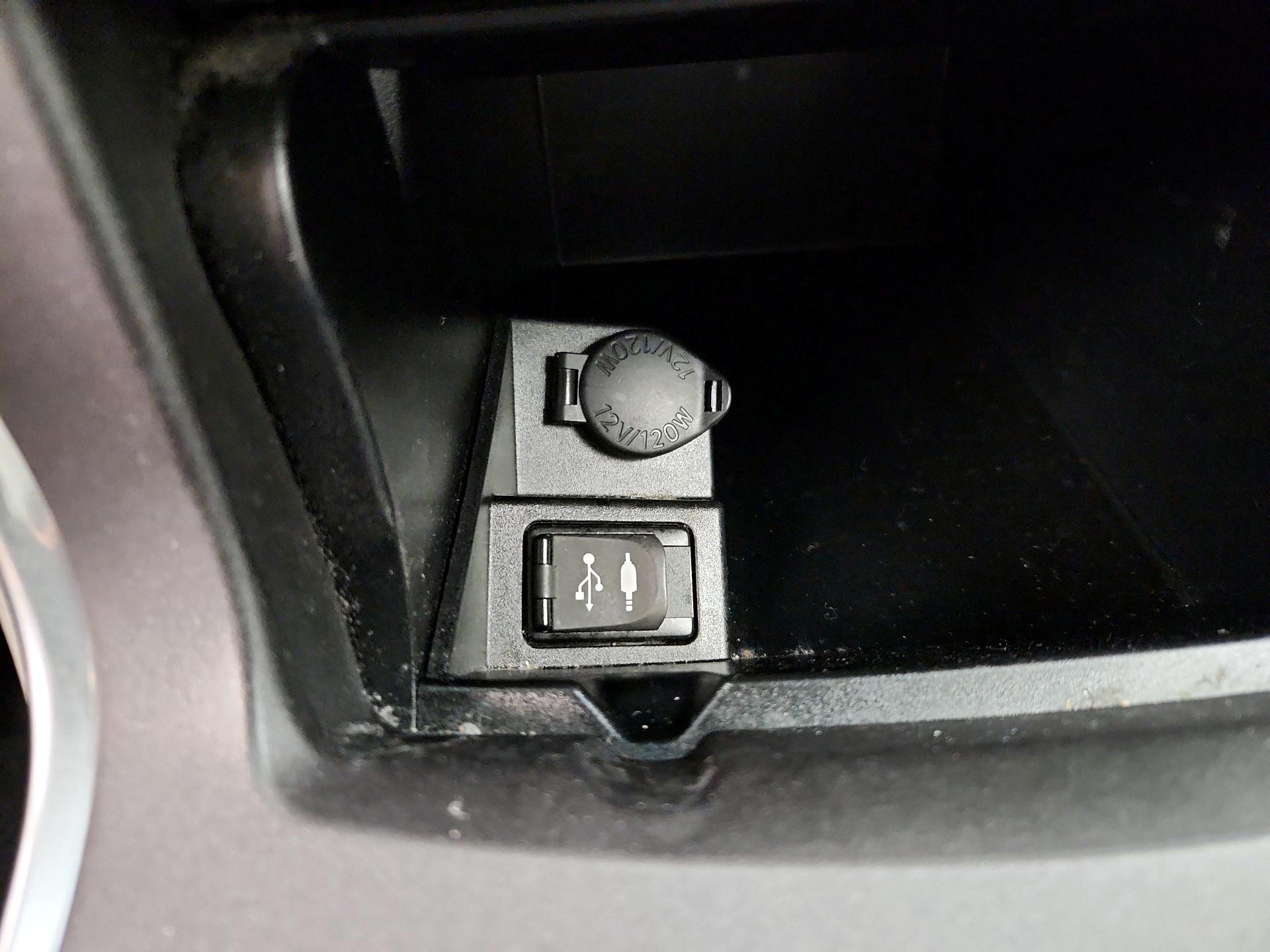 Thumbnail: 2015 Toyota Camry - 18
