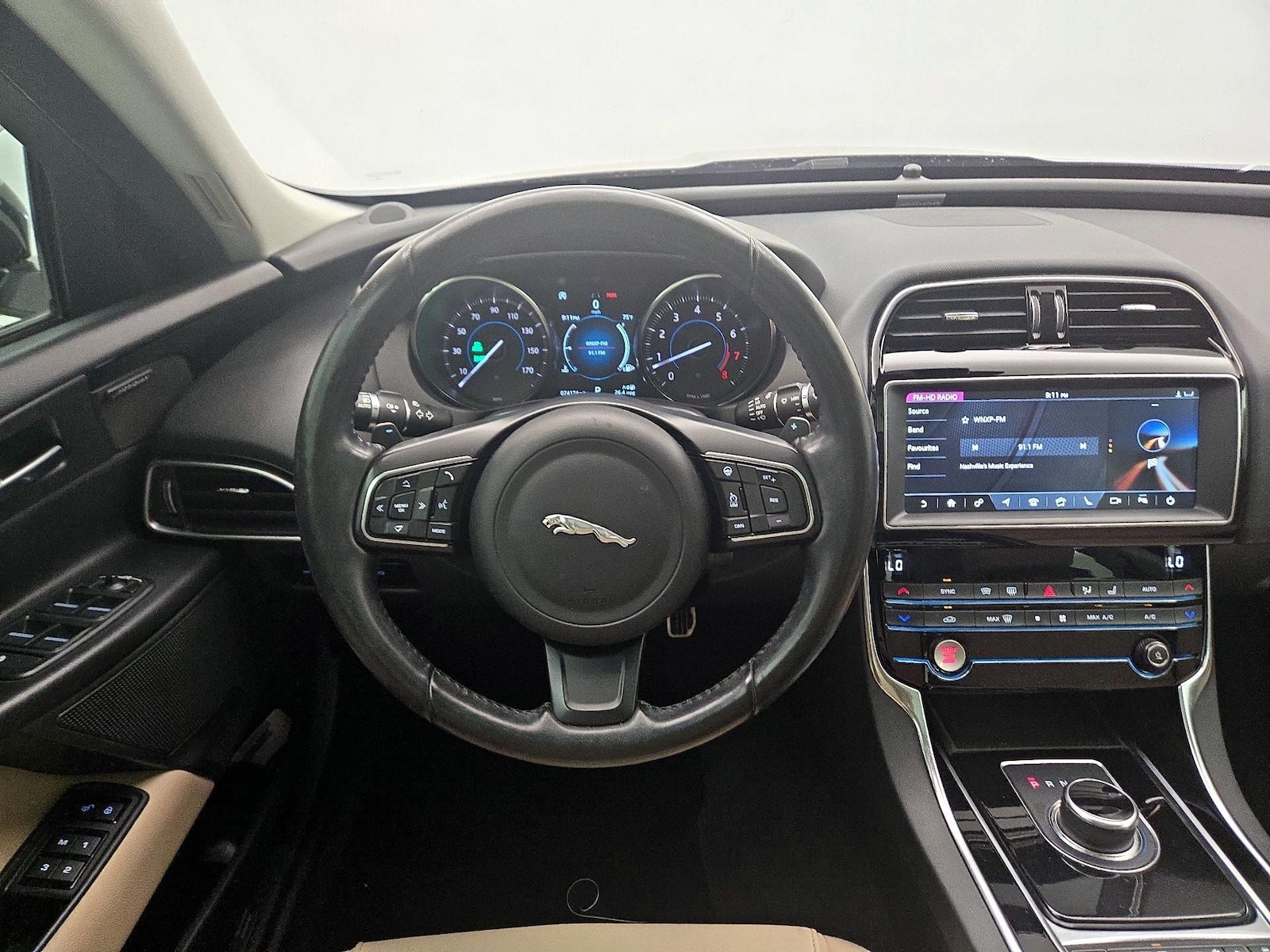 2019 Jaguar XE Premium - Photo 11