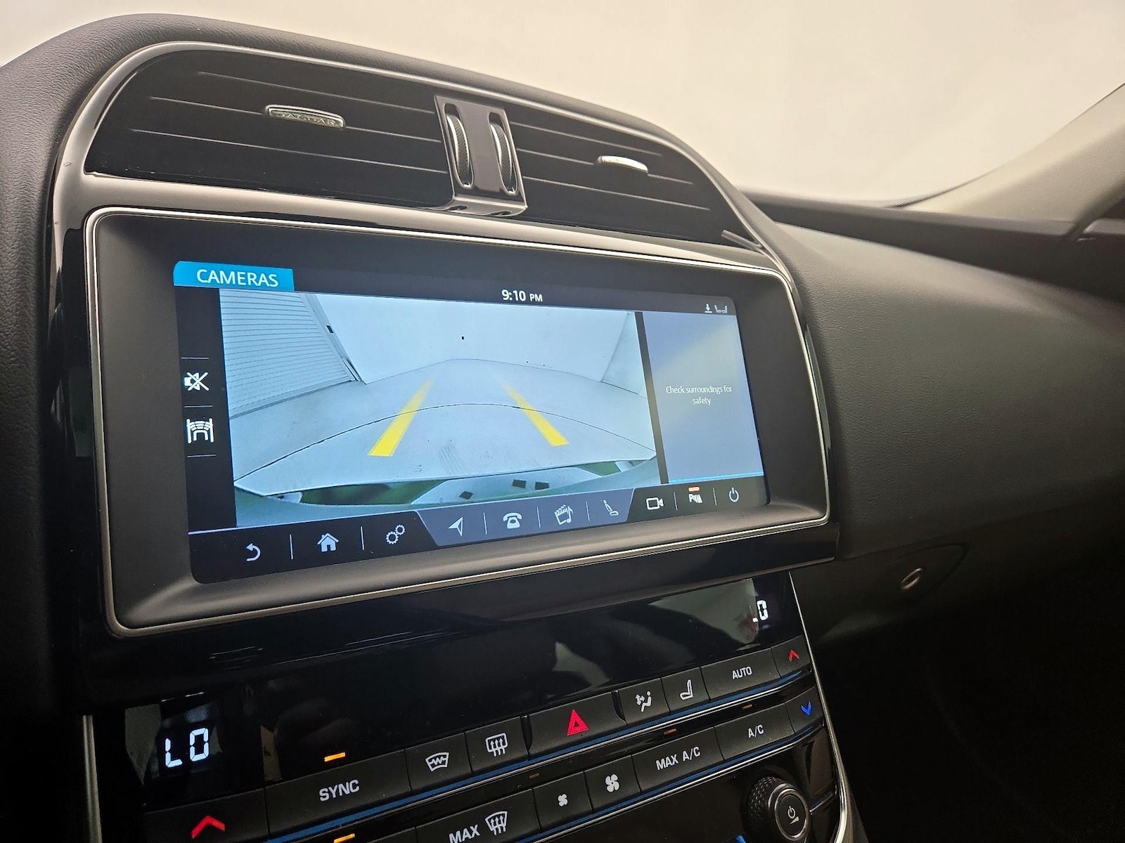 2019 Jaguar XE Premium - Photo 15