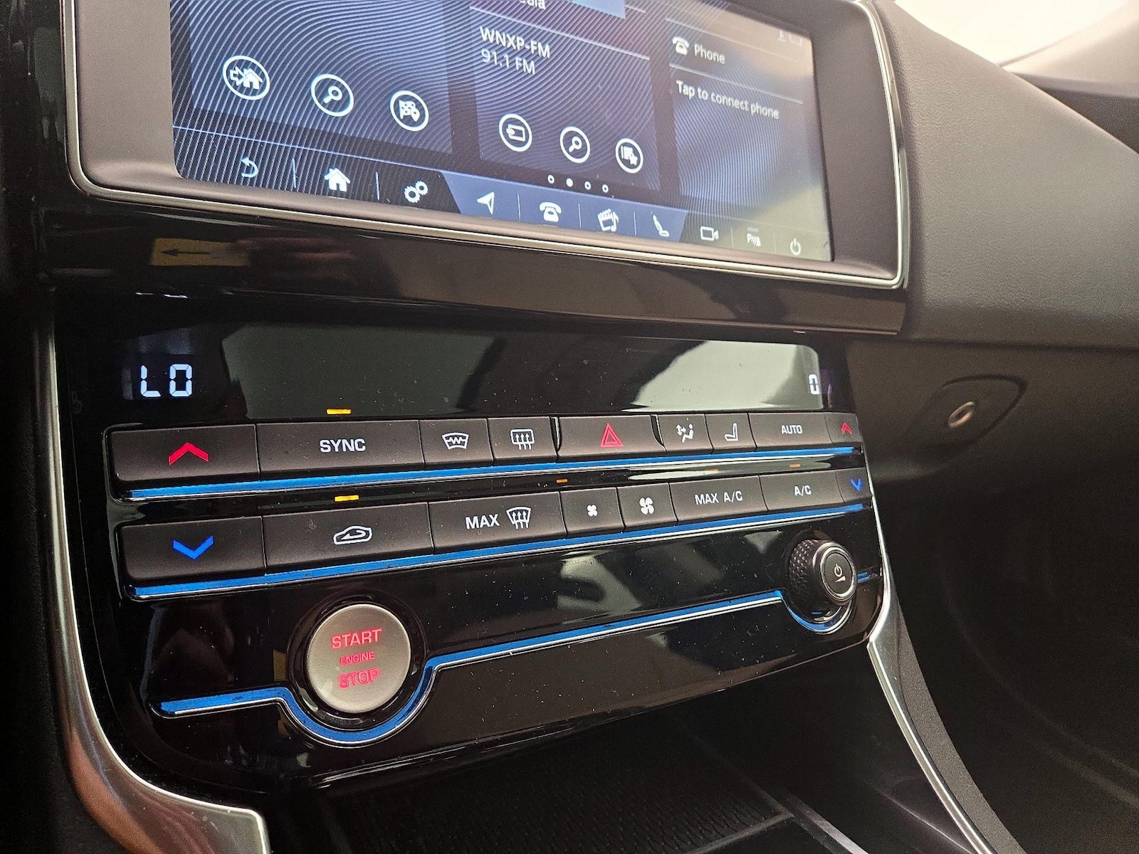 2019 Jaguar XE Premium - Photo 17