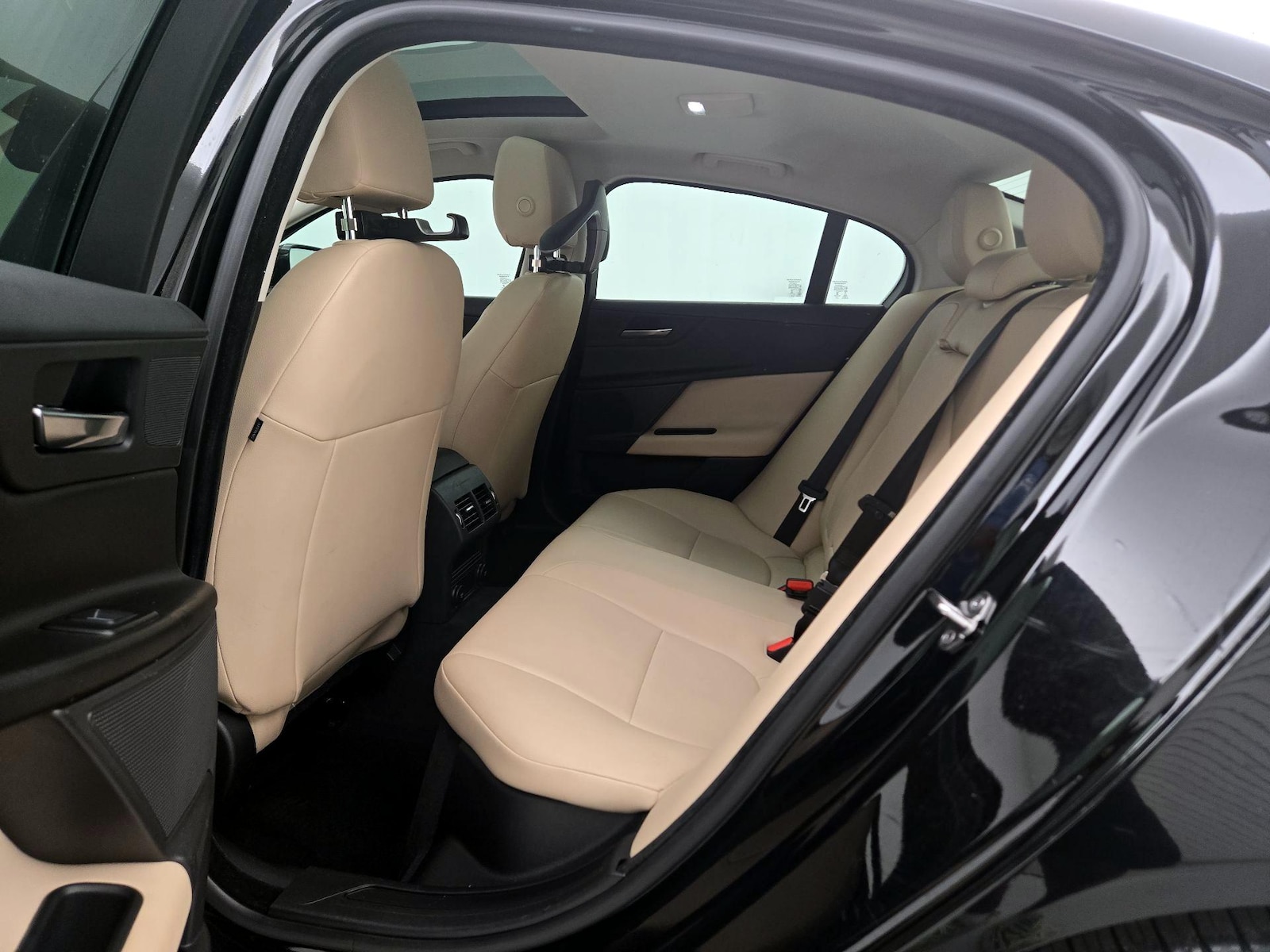 2019 Jaguar XE Premium - Photo 21