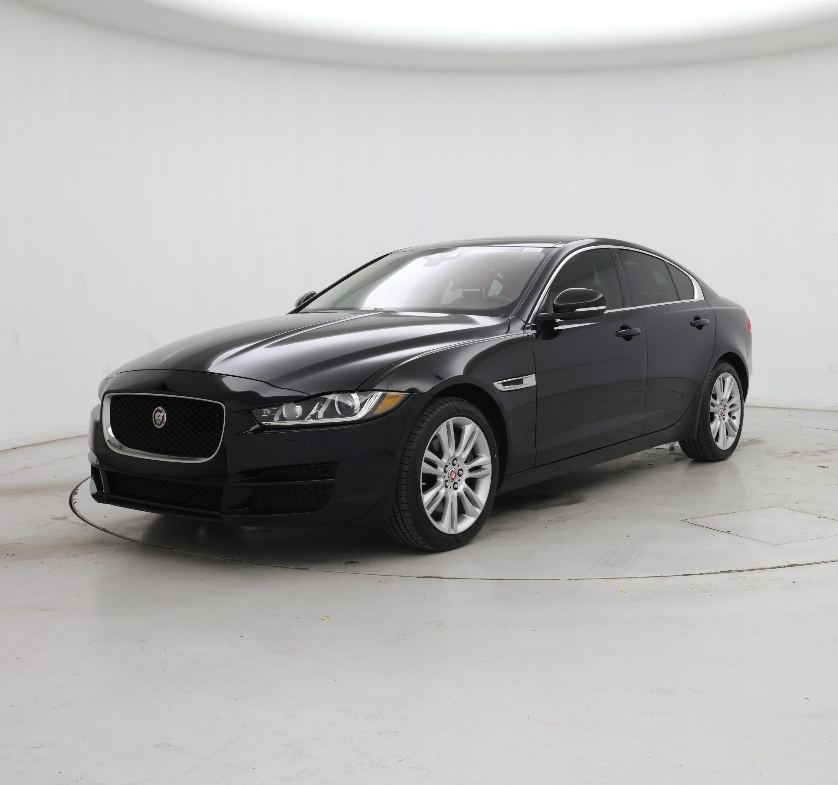 Thumbnail: 2019 Jaguar XE - 4
