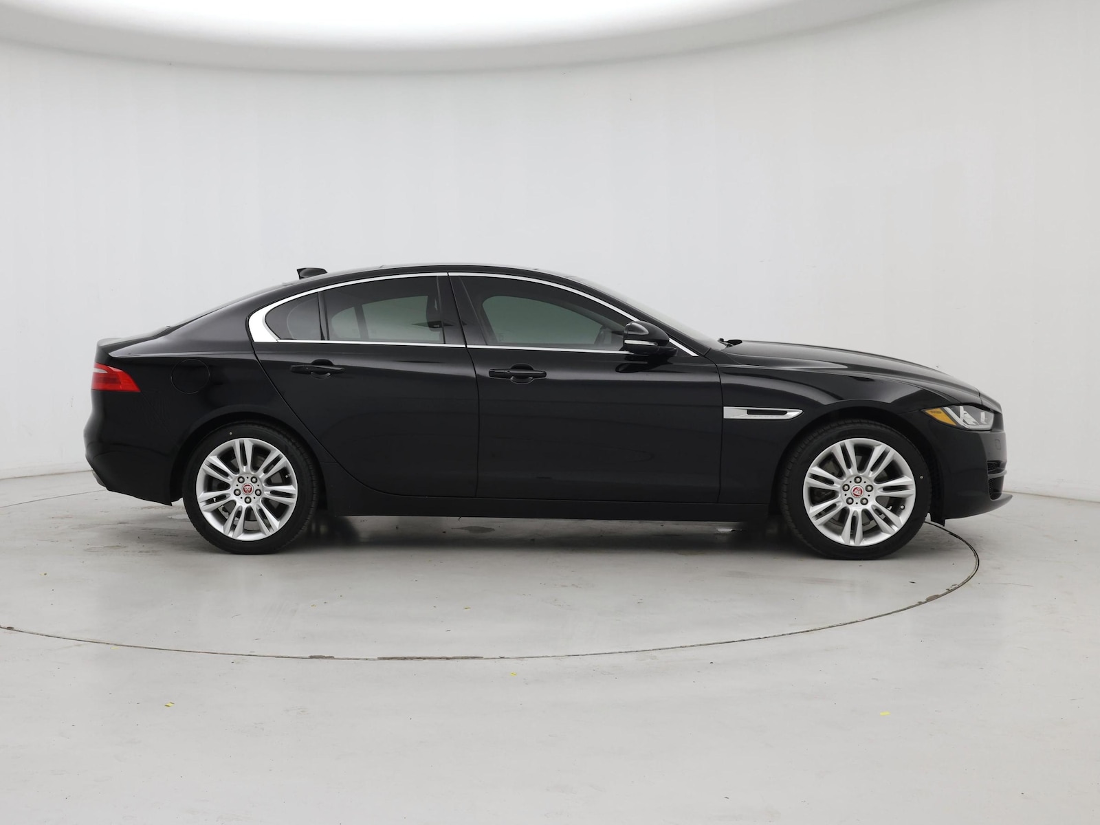 2019 Jaguar XE Premium - Photo 8