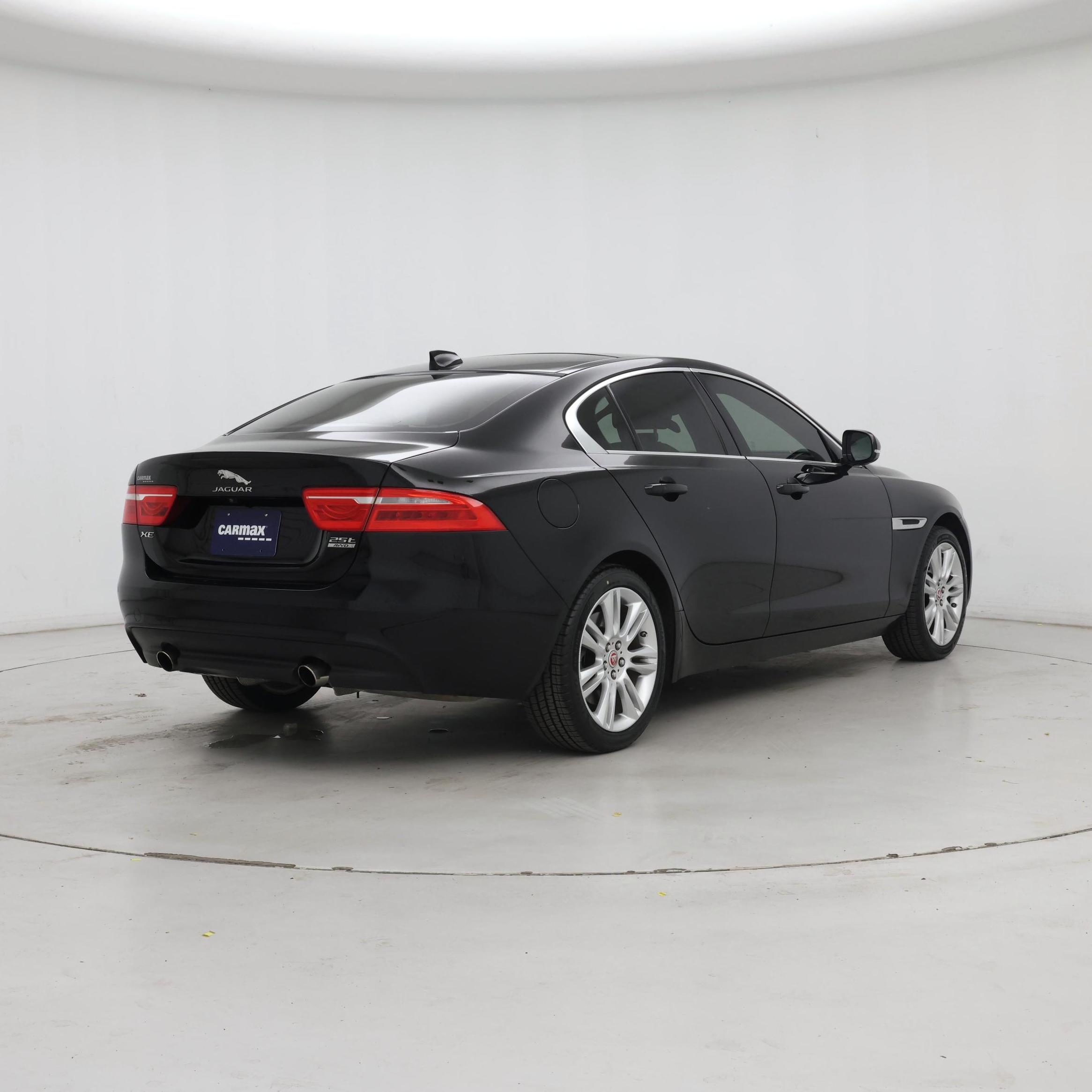 Thumbnail: 2019 Jaguar XE - 8