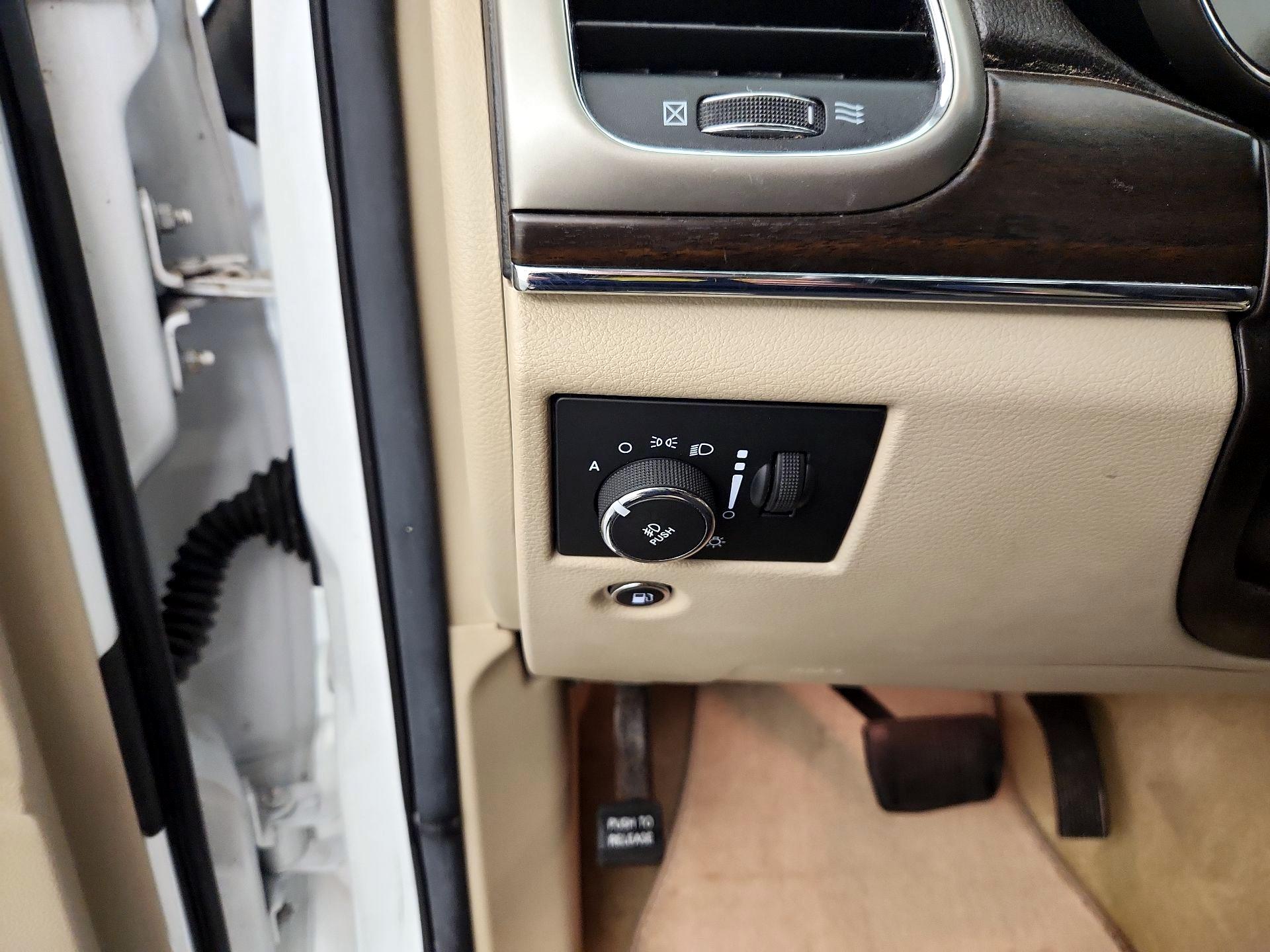Thumbnail: 2014 Jeep Grand Cherokee - 13