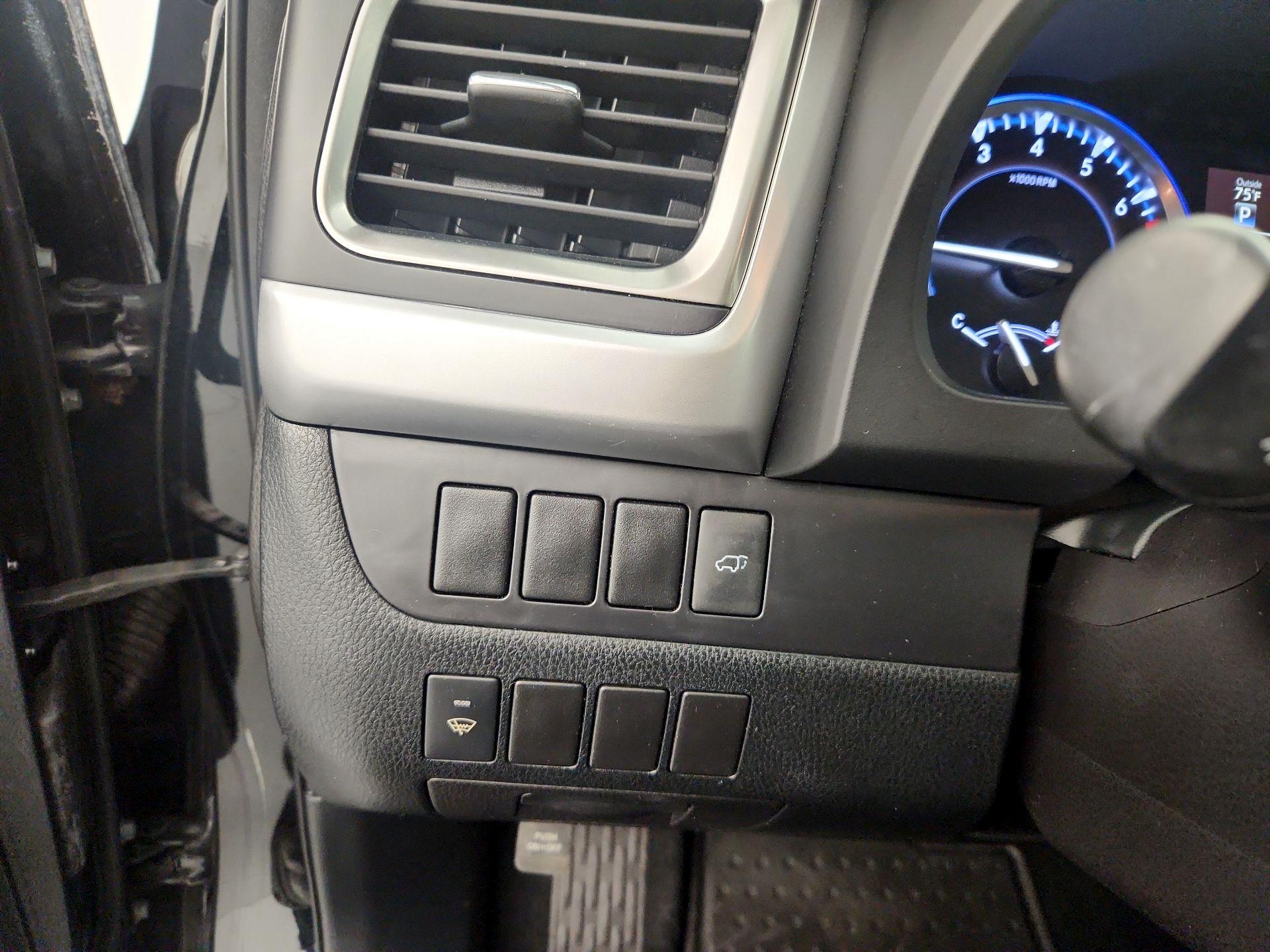 Thumbnail: 2015 Toyota Highlander - 13