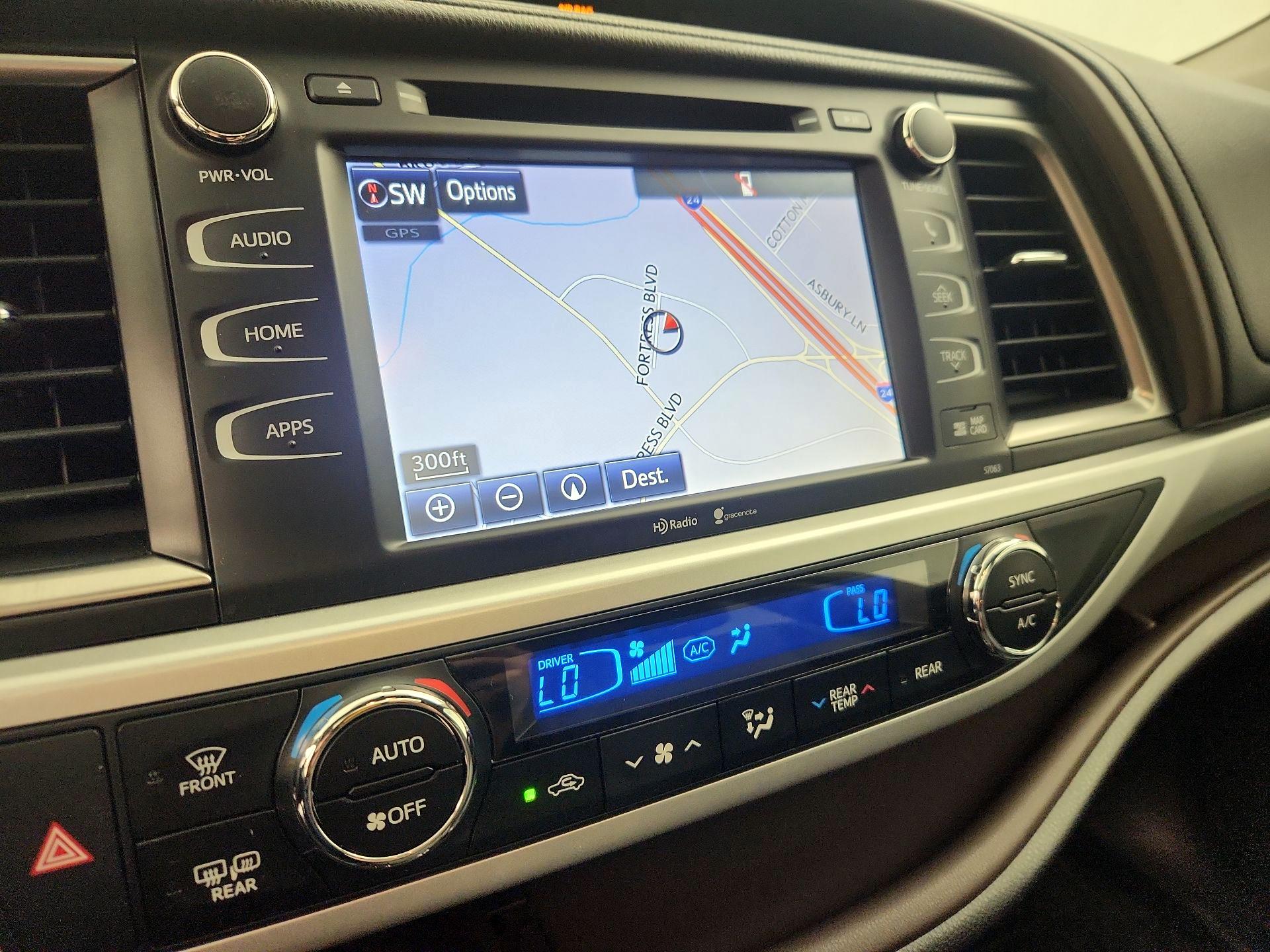Thumbnail: 2015 Toyota Highlander - 14
