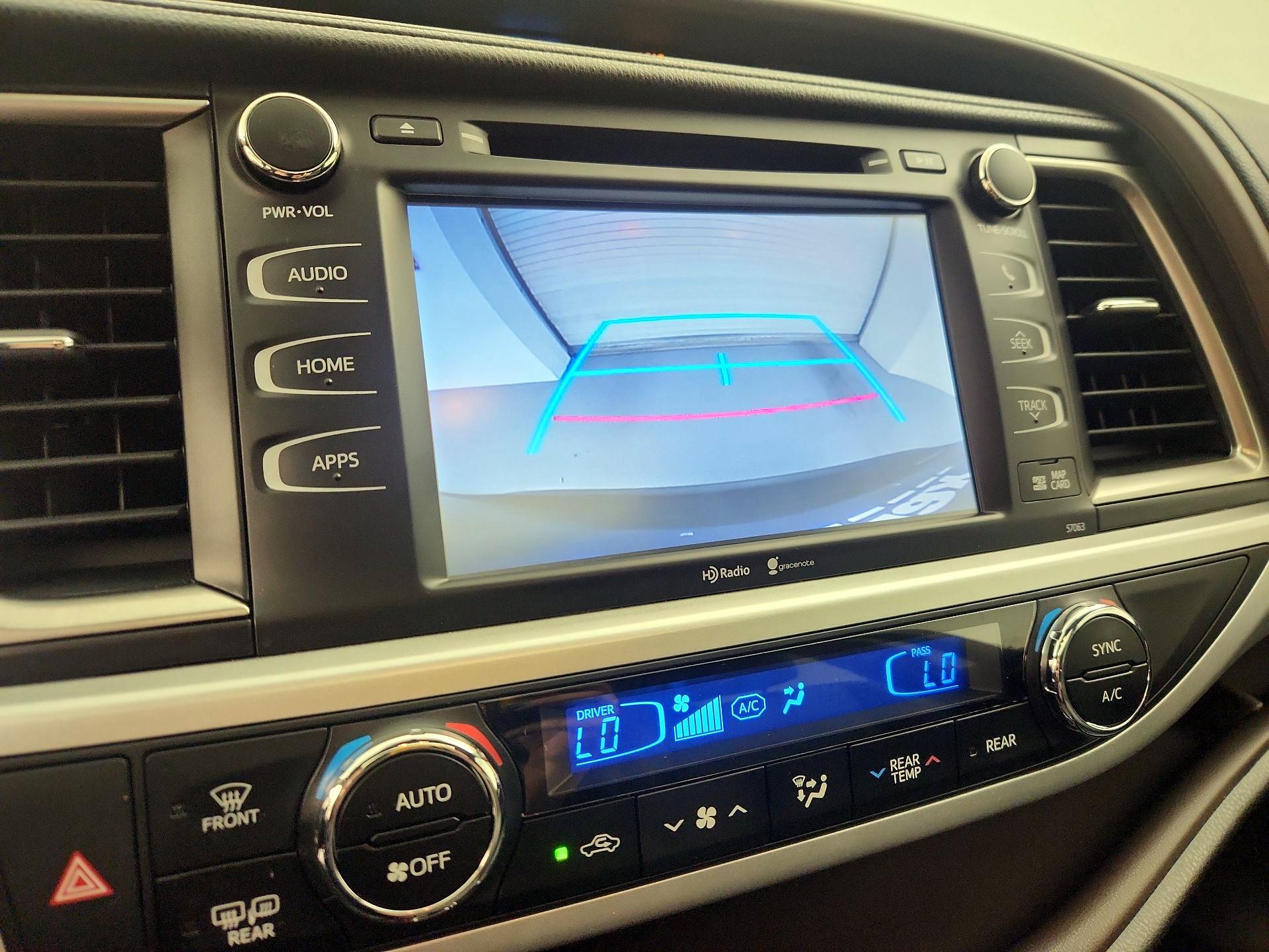 Thumbnail: 2015 Toyota Highlander - 15