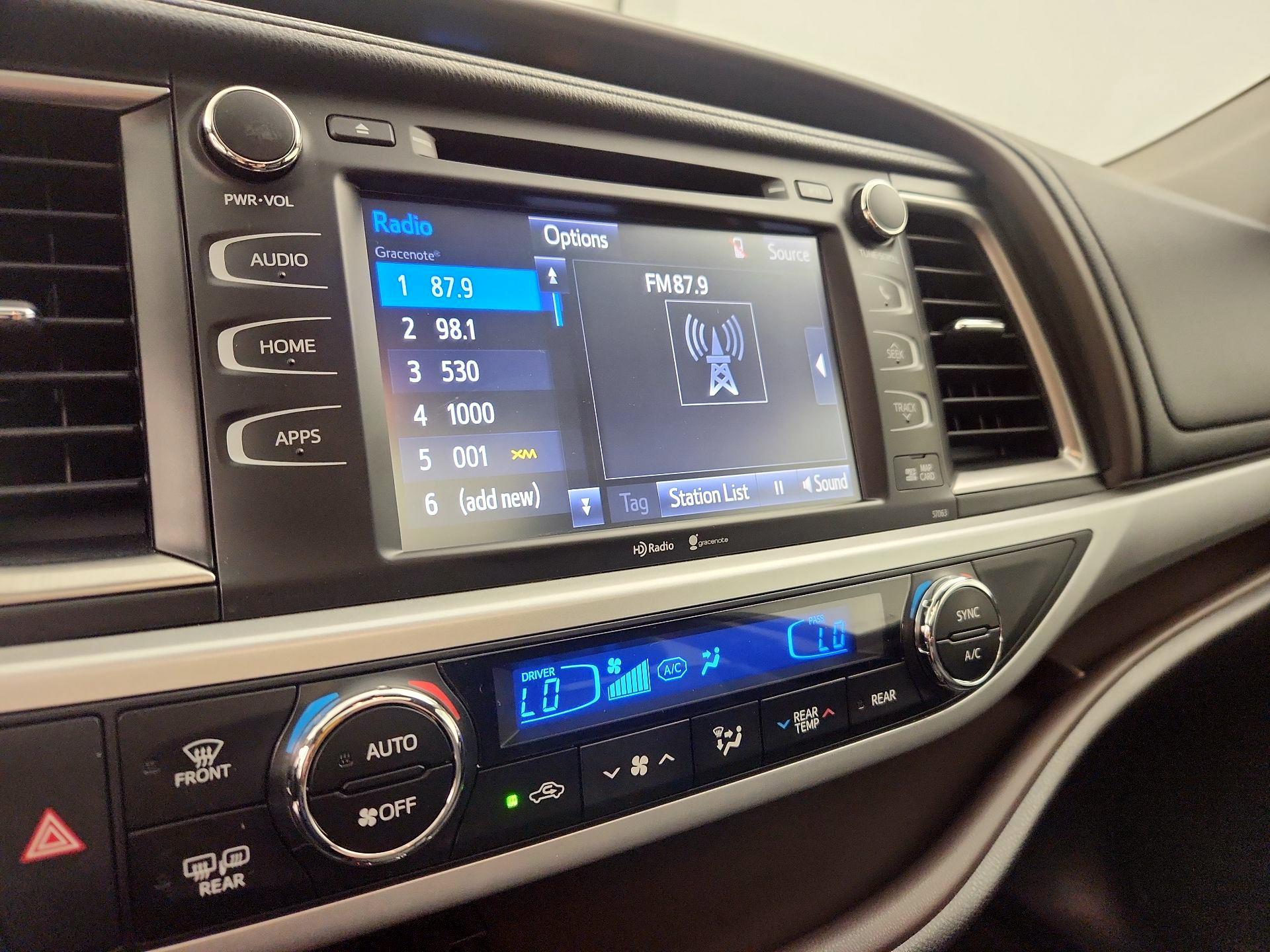Thumbnail: 2015 Toyota Highlander - 16