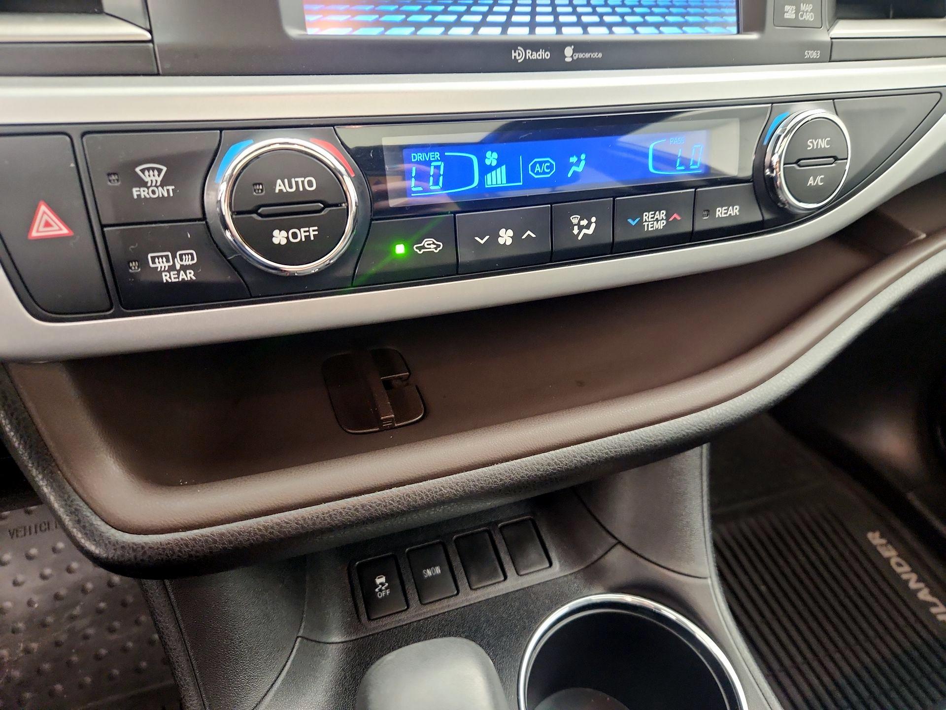 Thumbnail: 2015 Toyota Highlander - 17