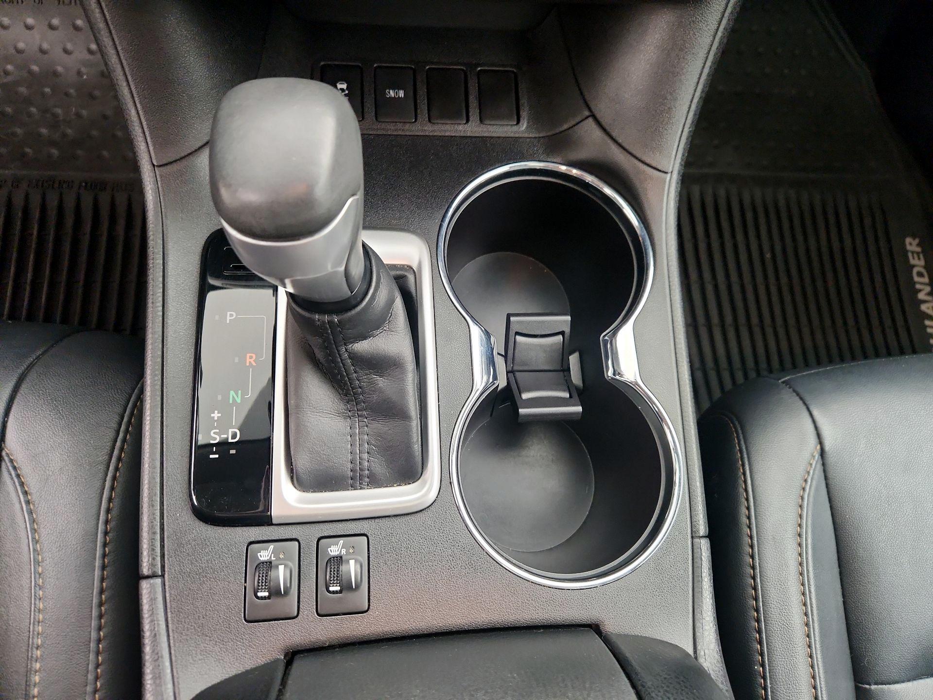 Thumbnail: 2015 Toyota Highlander - 18