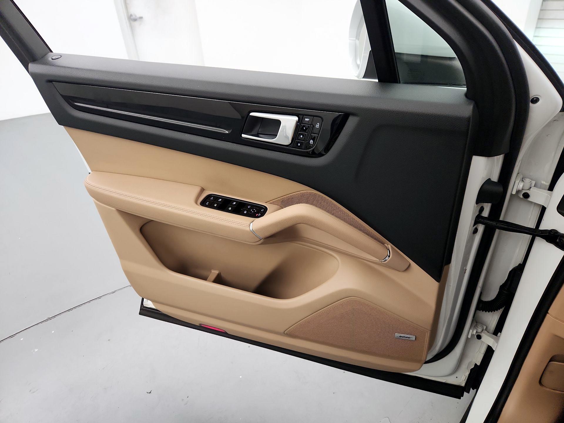 Thumbnail: 2019 Porsche Cayenne - 12
