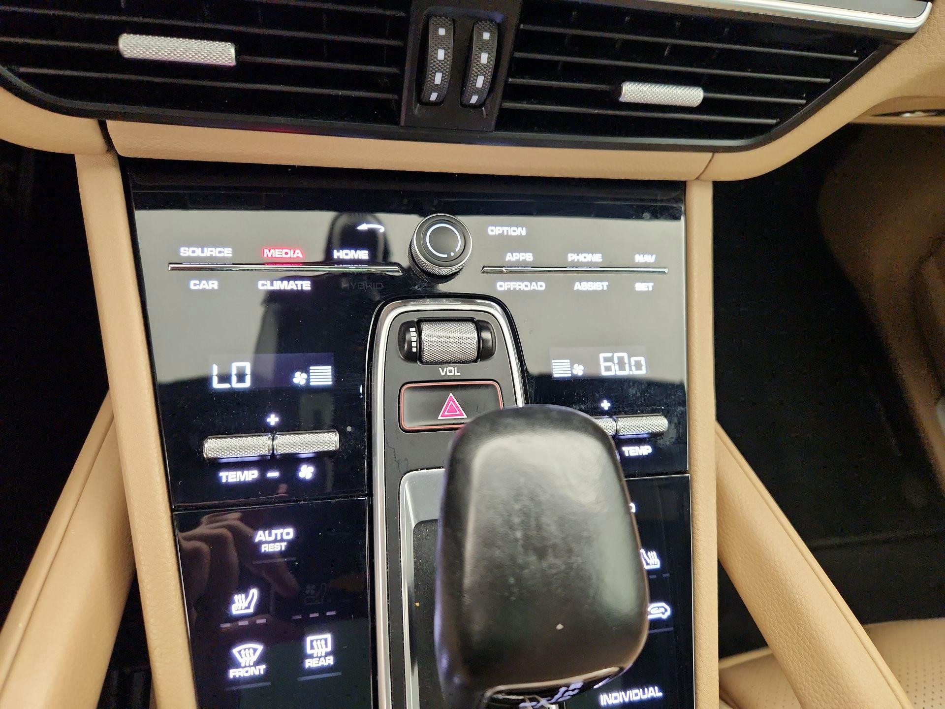 Thumbnail: 2019 Porsche Cayenne - 16
