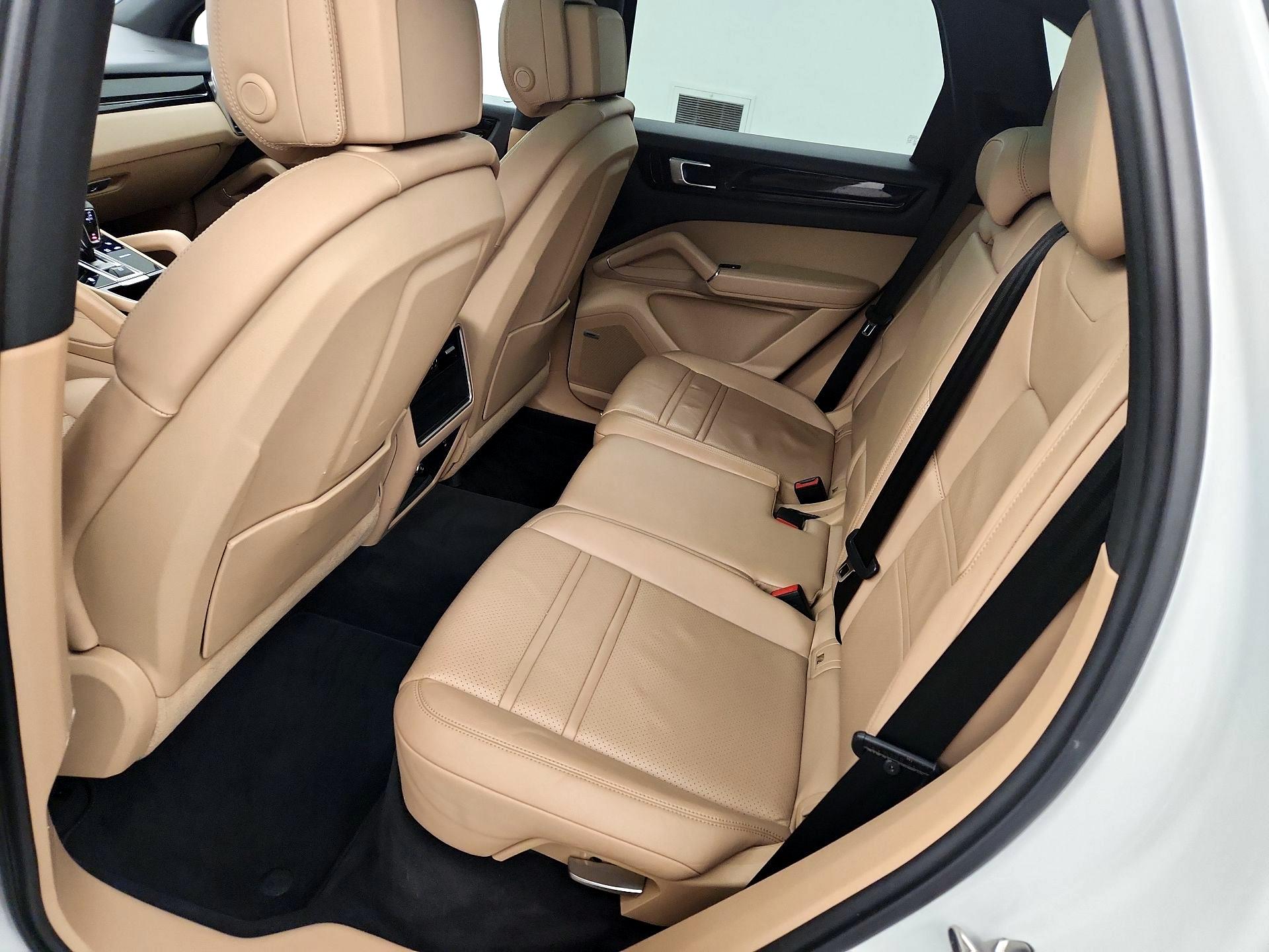 Thumbnail: 2019 Porsche Cayenne - 19