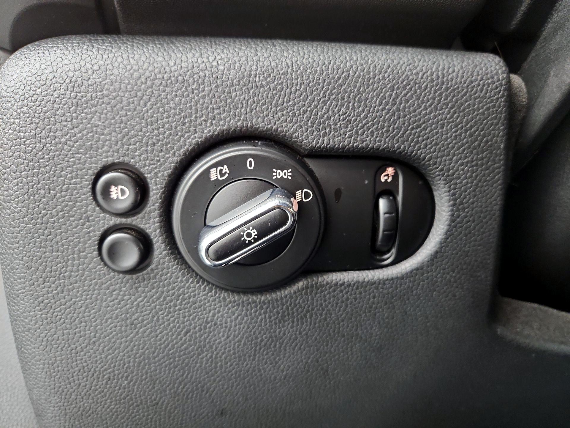 Thumbnail: 2017 MINI Cooper Hardtop - 13