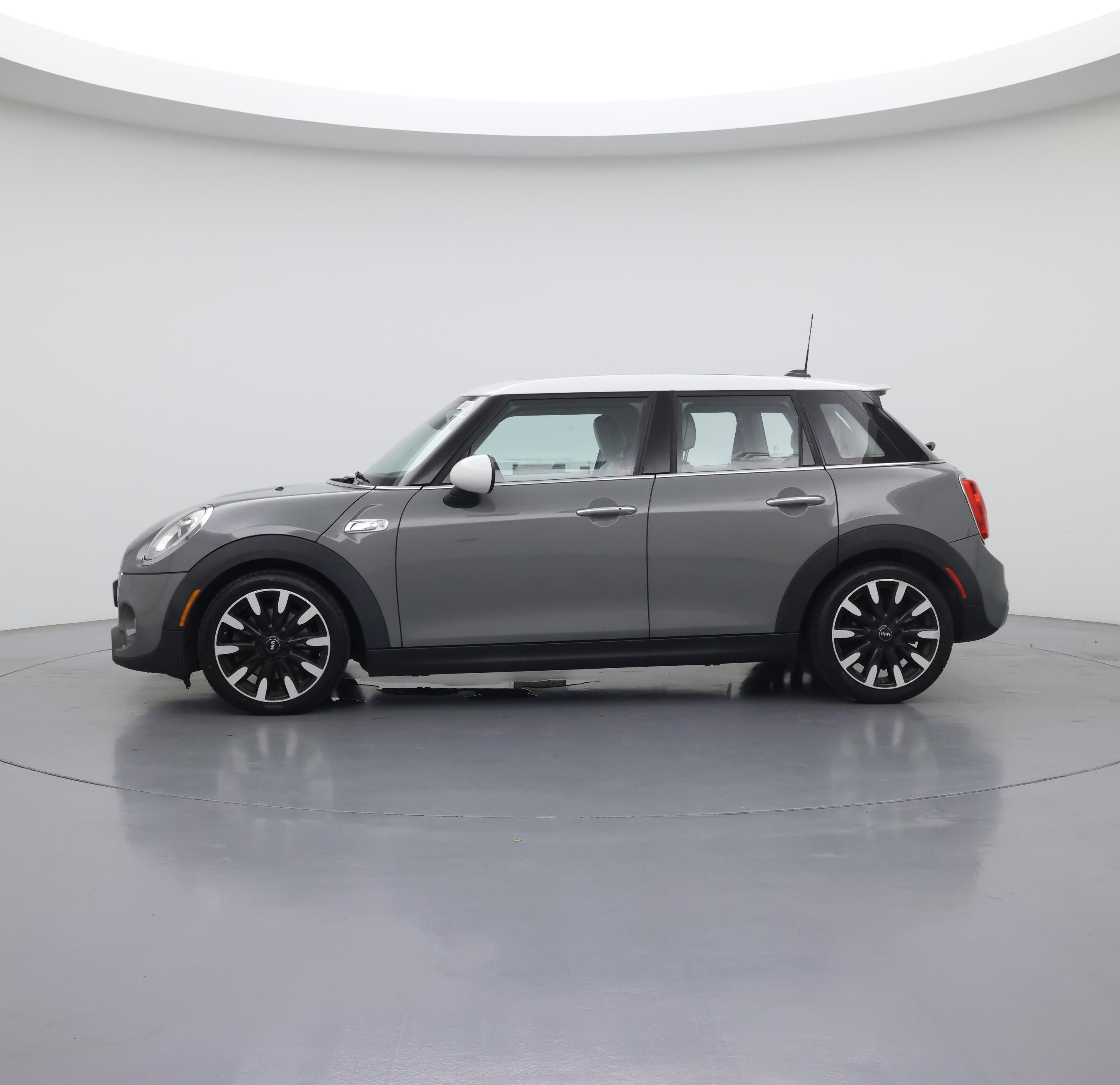Thumbnail: 2017 MINI Cooper Hardtop - 3