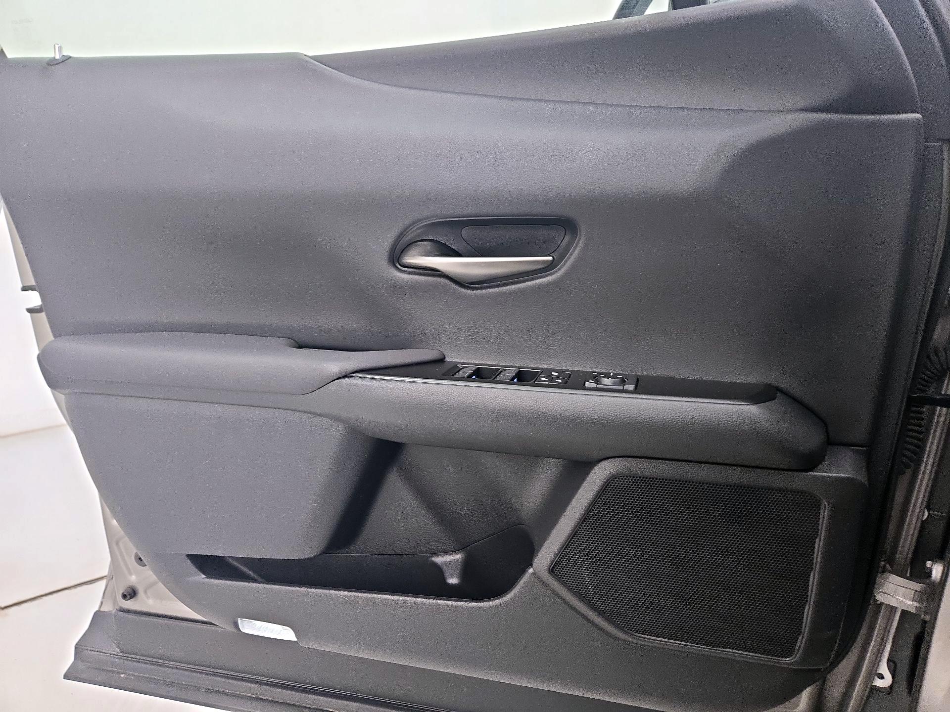 Thumbnail: 2020 Lexus UX - 12