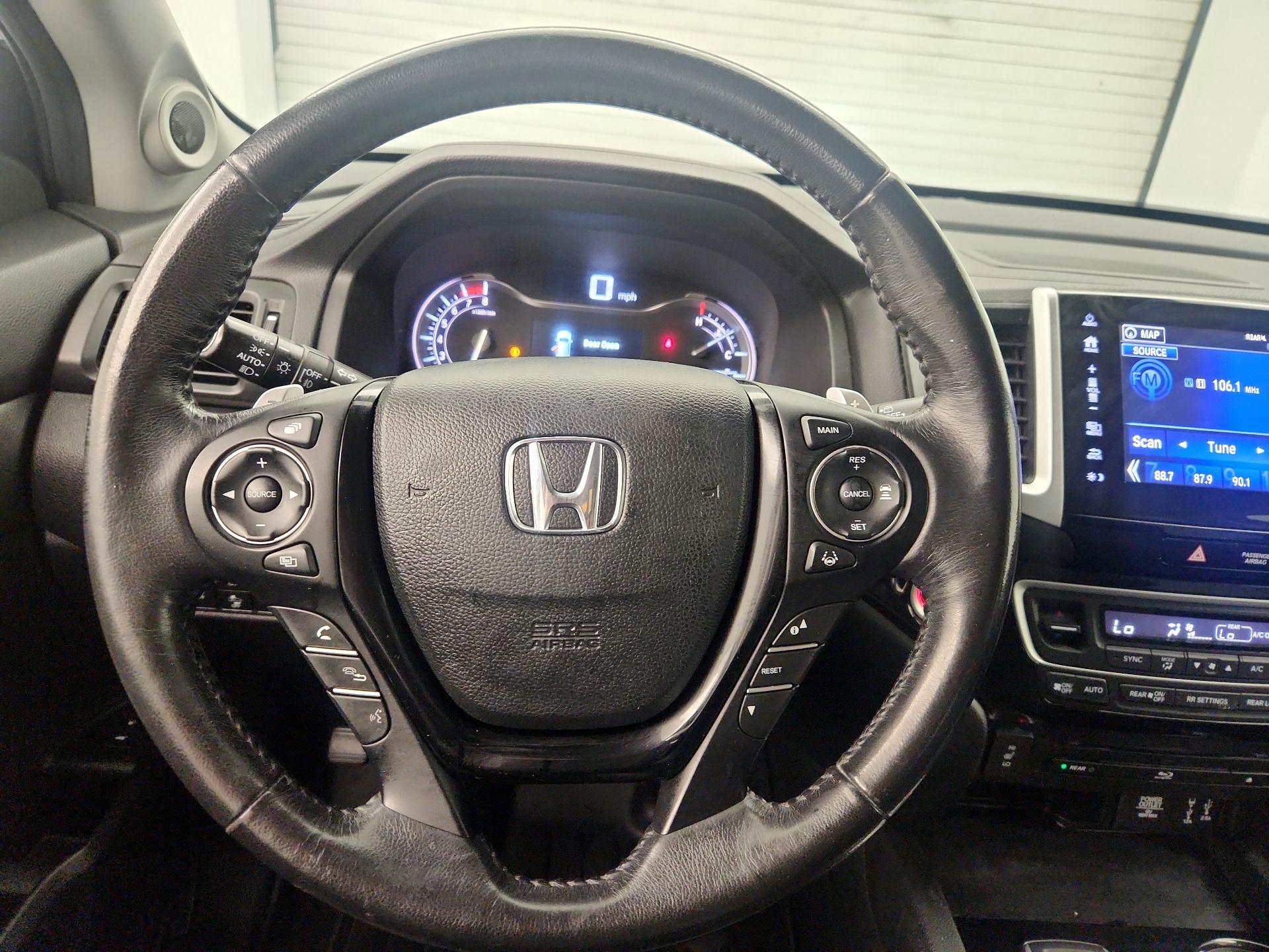 Thumbnail: 2017 Honda Pilot - 10