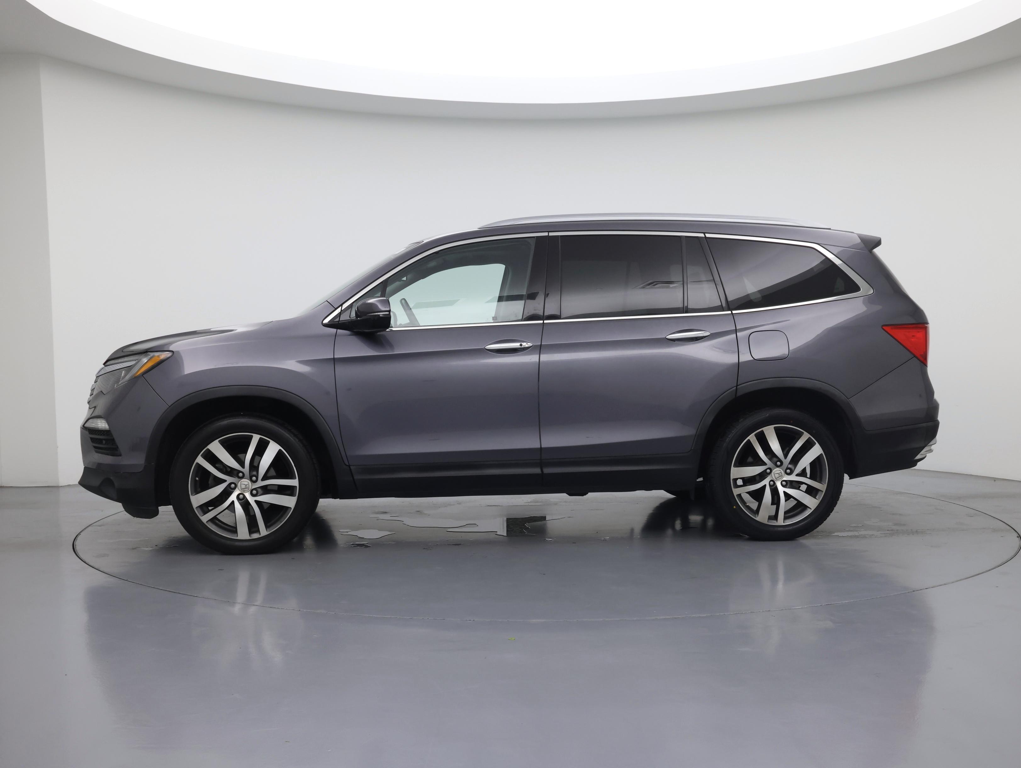 Thumbnail: 2017 Honda Pilot - 3