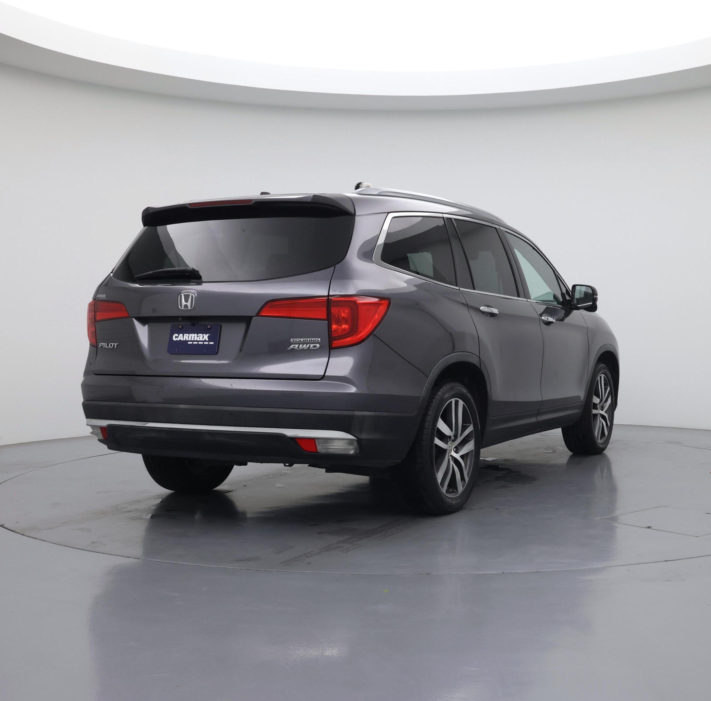 Thumbnail: 2017 Honda Pilot - 8