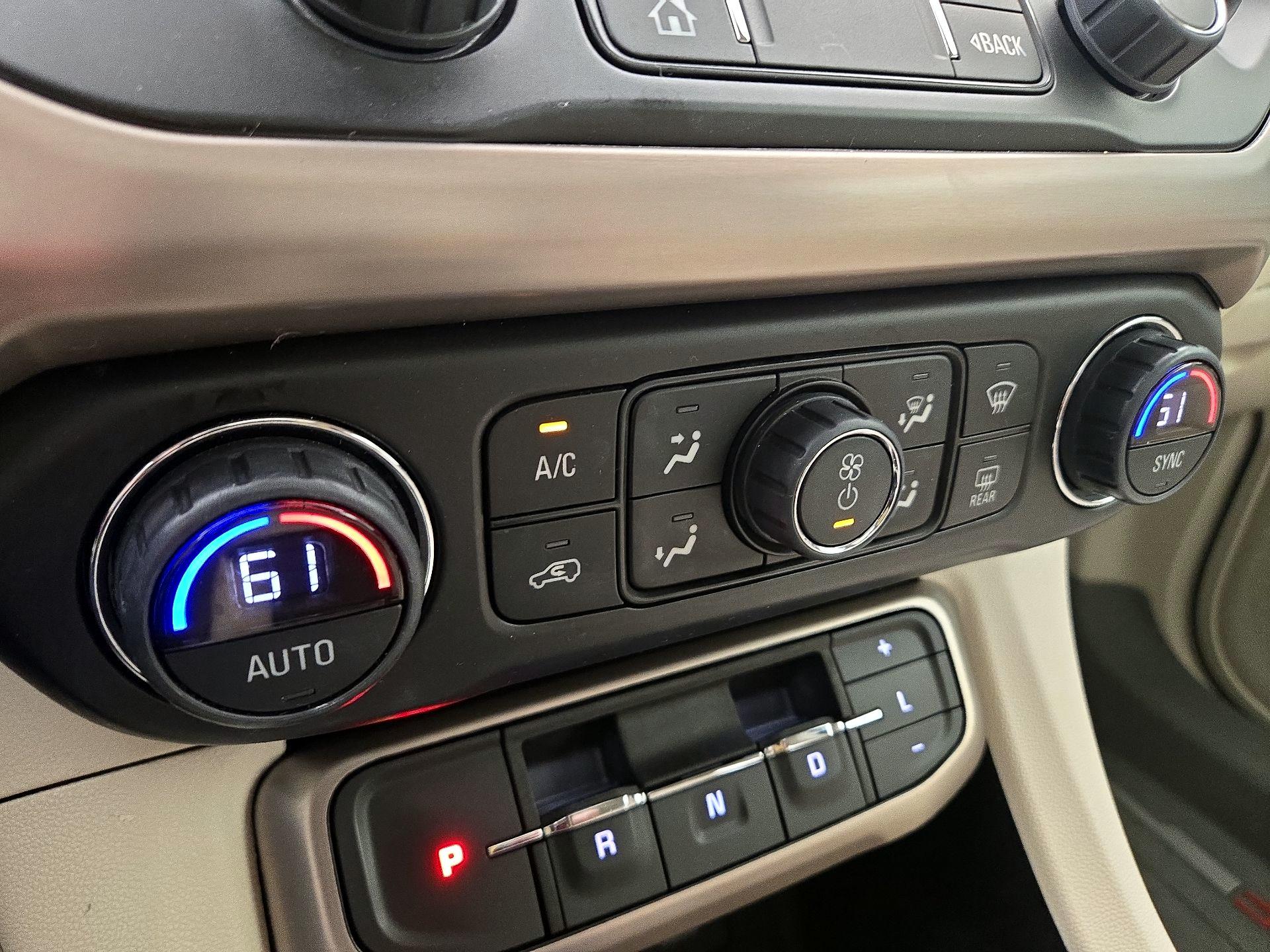 Thumbnail: 2022 GMC Acadia - 17
