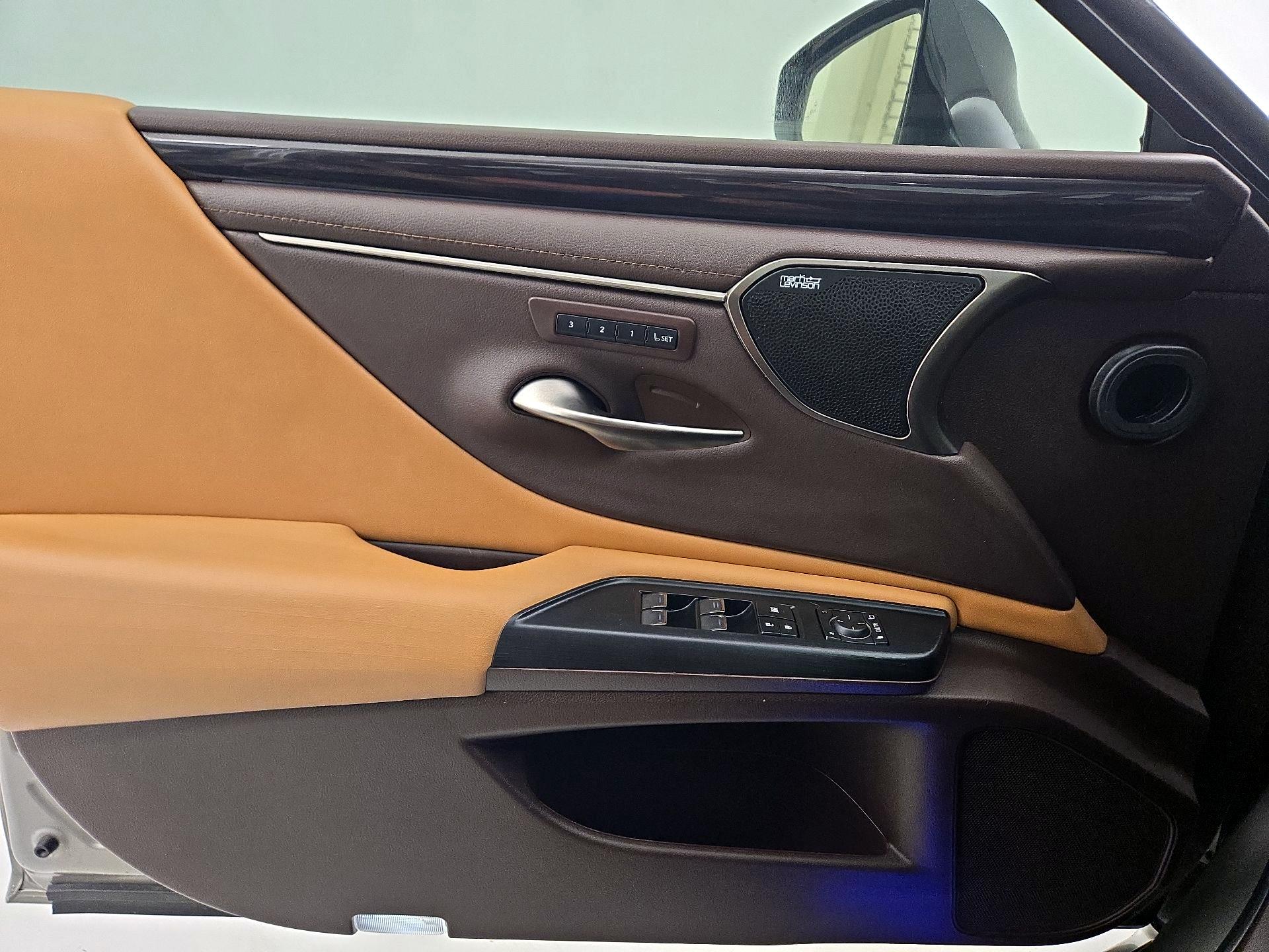 Thumbnail: 2021 Lexus ES - 12